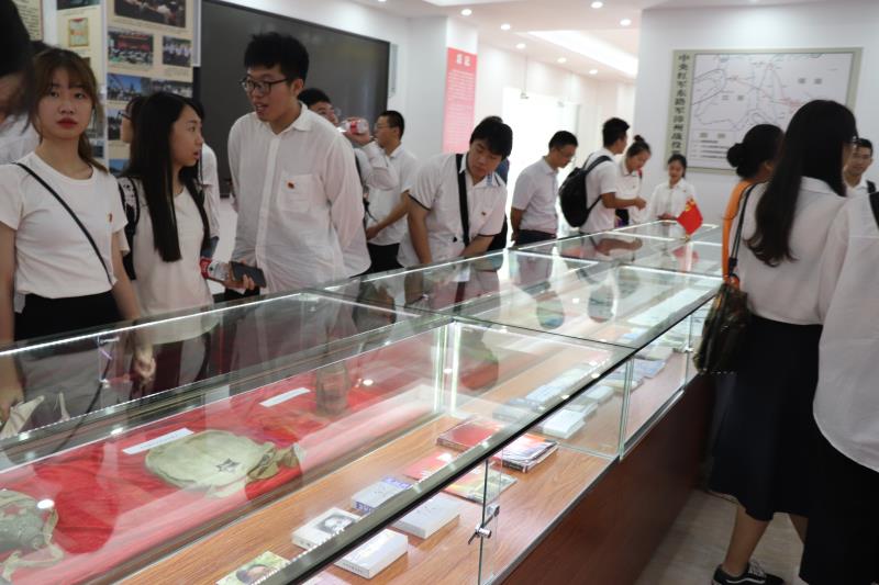 我校开展大学生骨干迎国庆革命传统教育基地专题培训活动