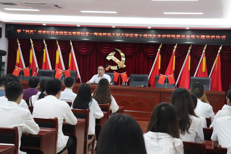 我校开展大学生骨干迎国庆革命传统教育基地专题培训活动