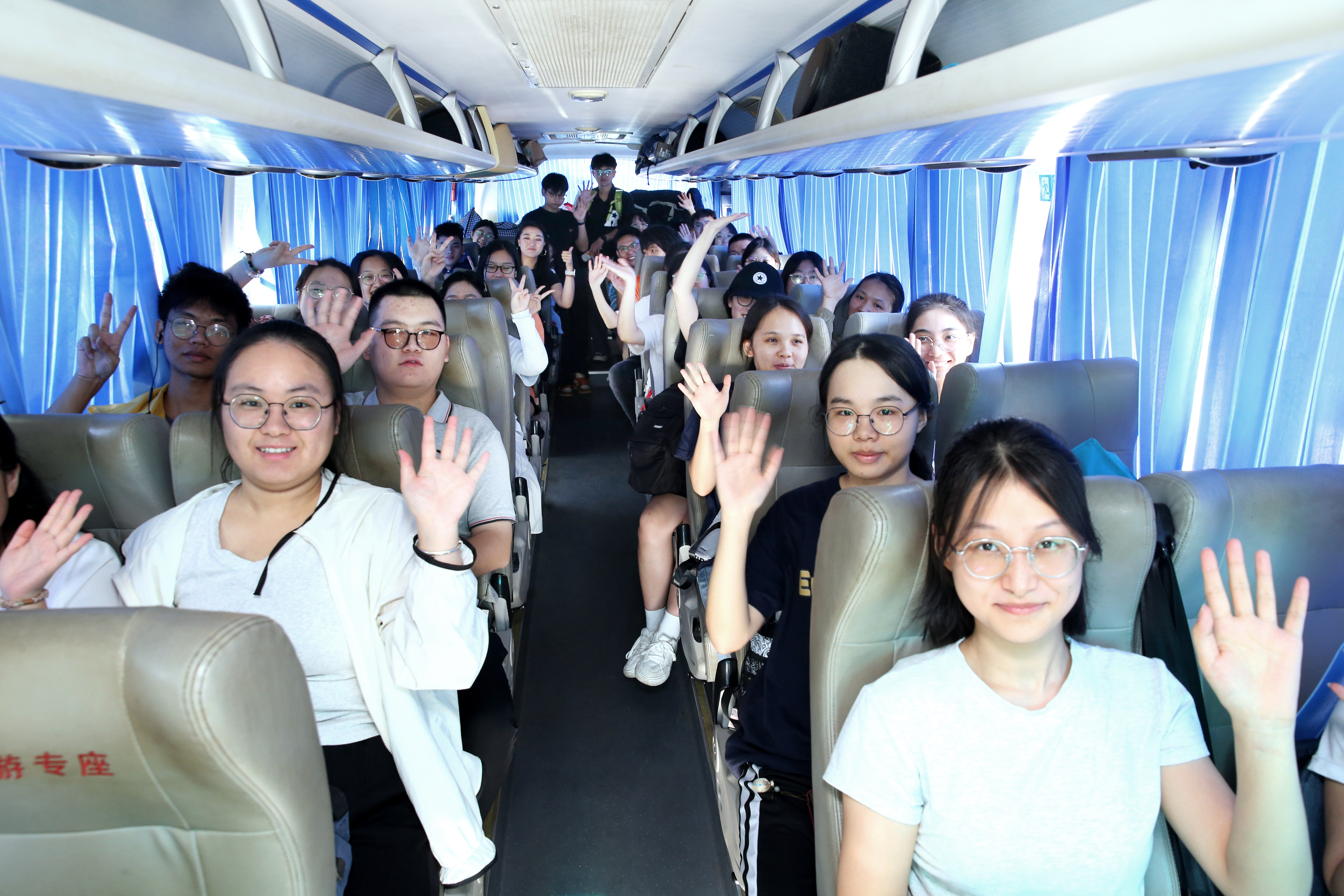 2020名实习生分赴海南18个市县参加顶岗和教育集中实习