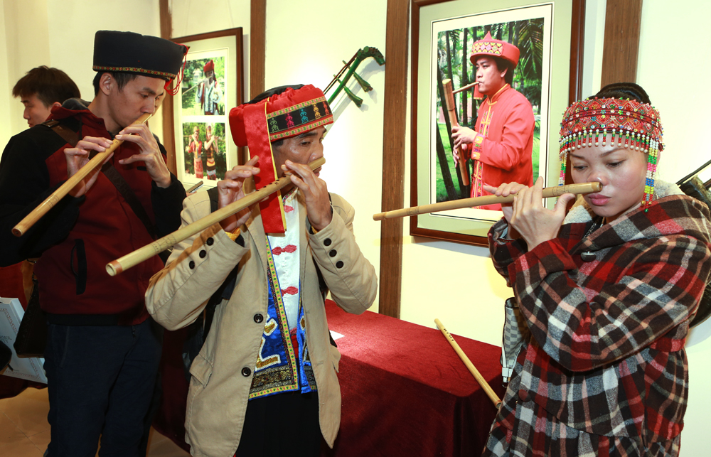 首届黎族音乐传承与保护学术研讨会在我校召开