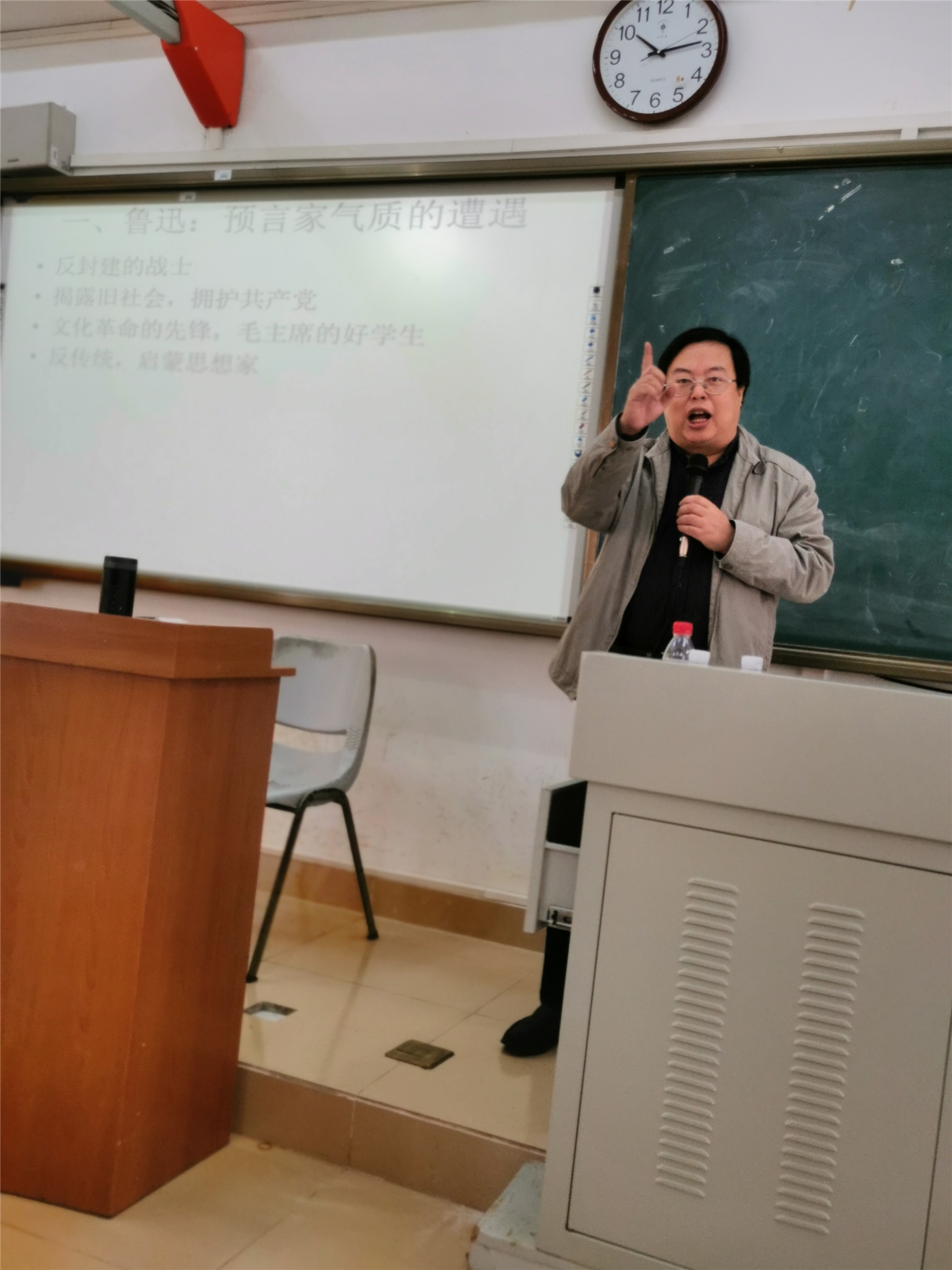 四川大学李怡教授来我校文学院讲学