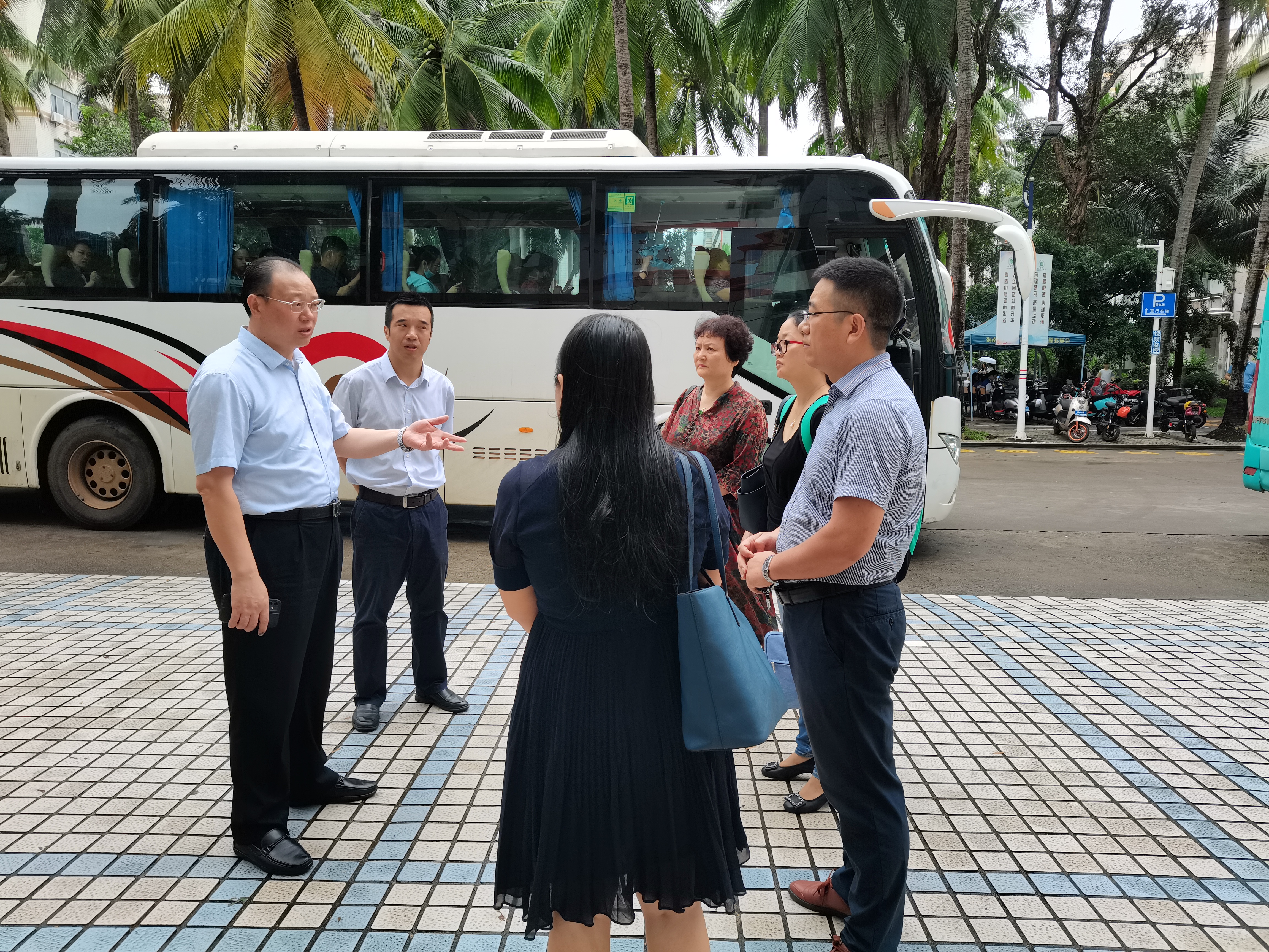 我校选派第一批青年教师赴定安教育系统挂职锻炼