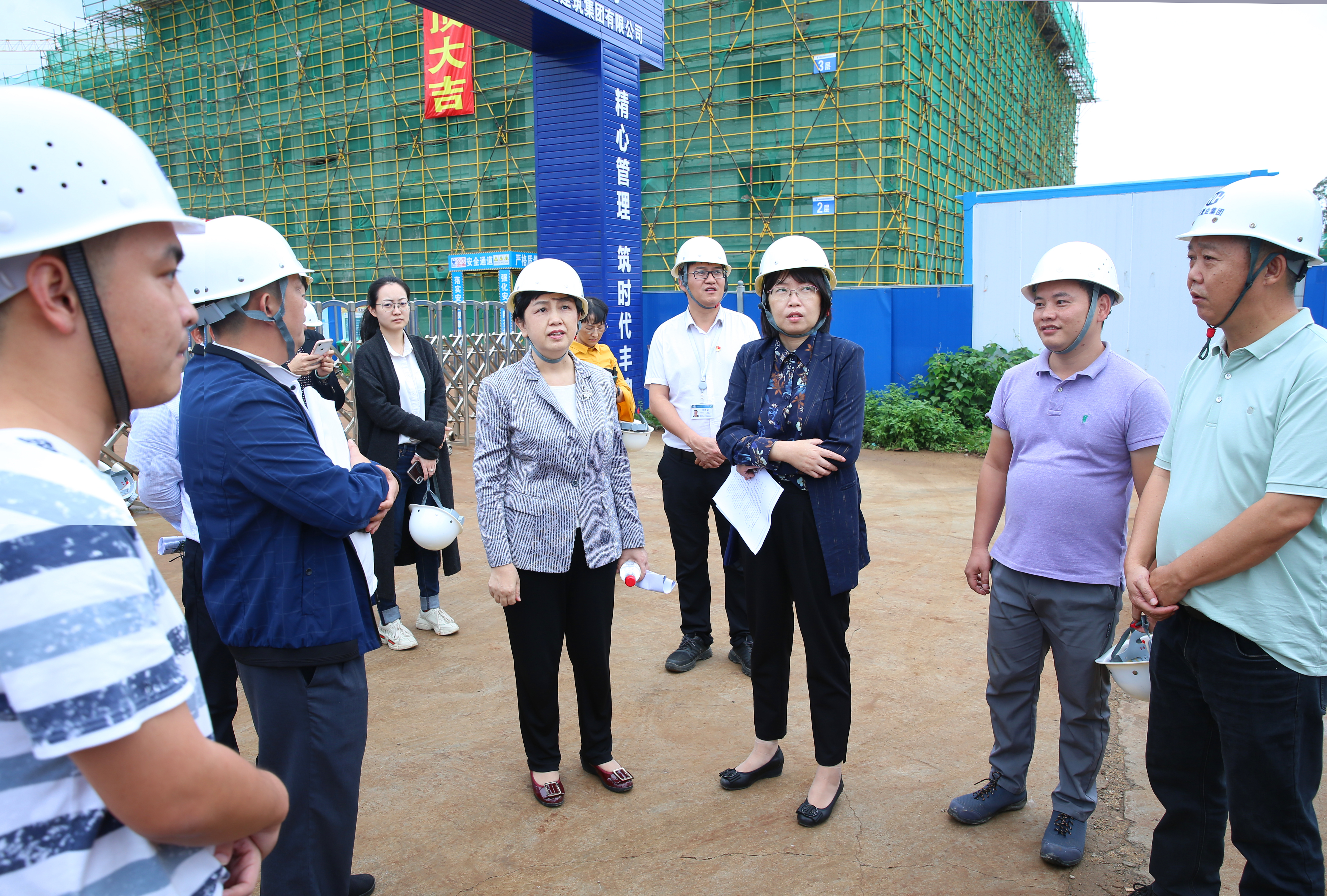 海发控副总经理杨军来校调研在建工程项目