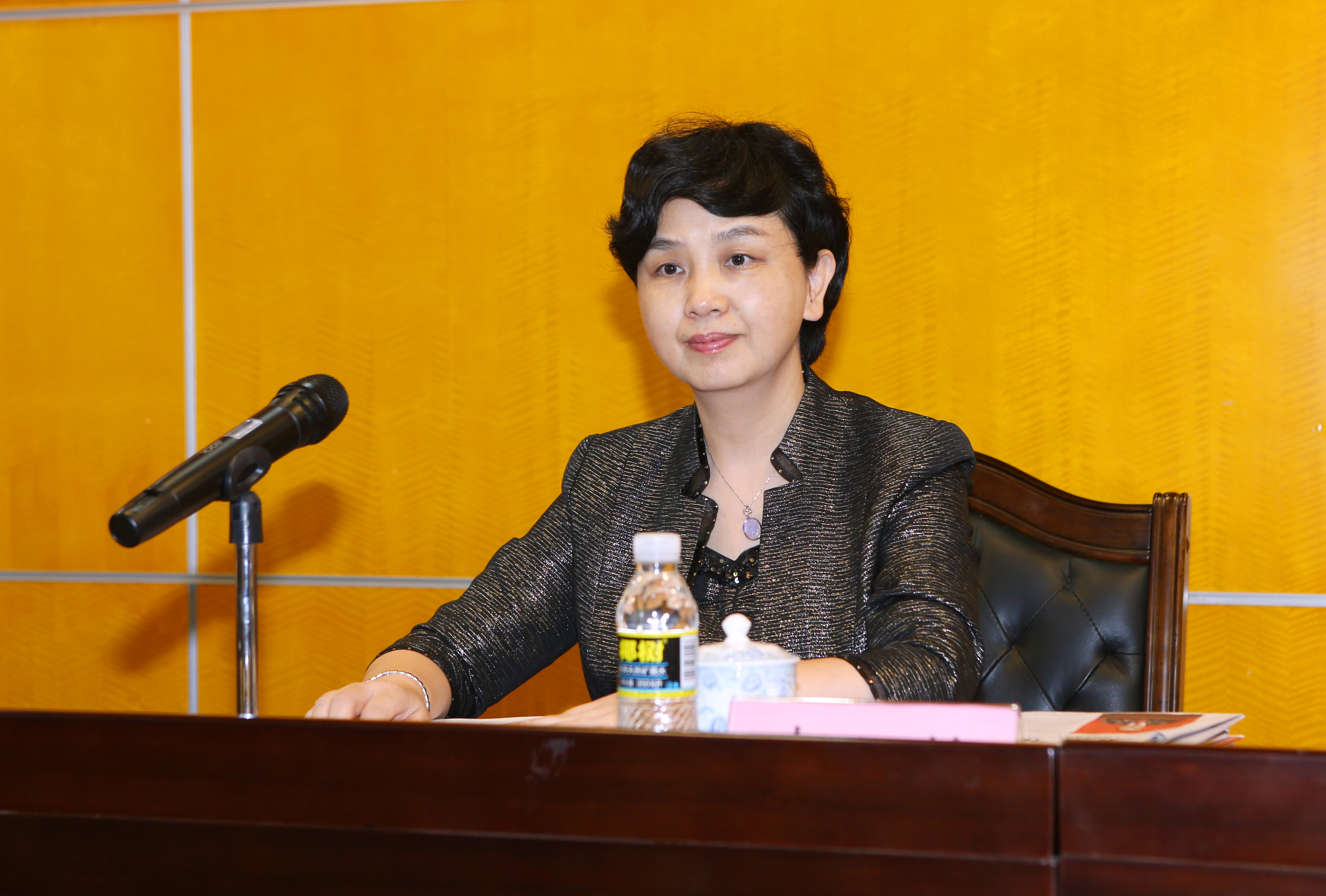 我校传达学习贯彻全国两会精神