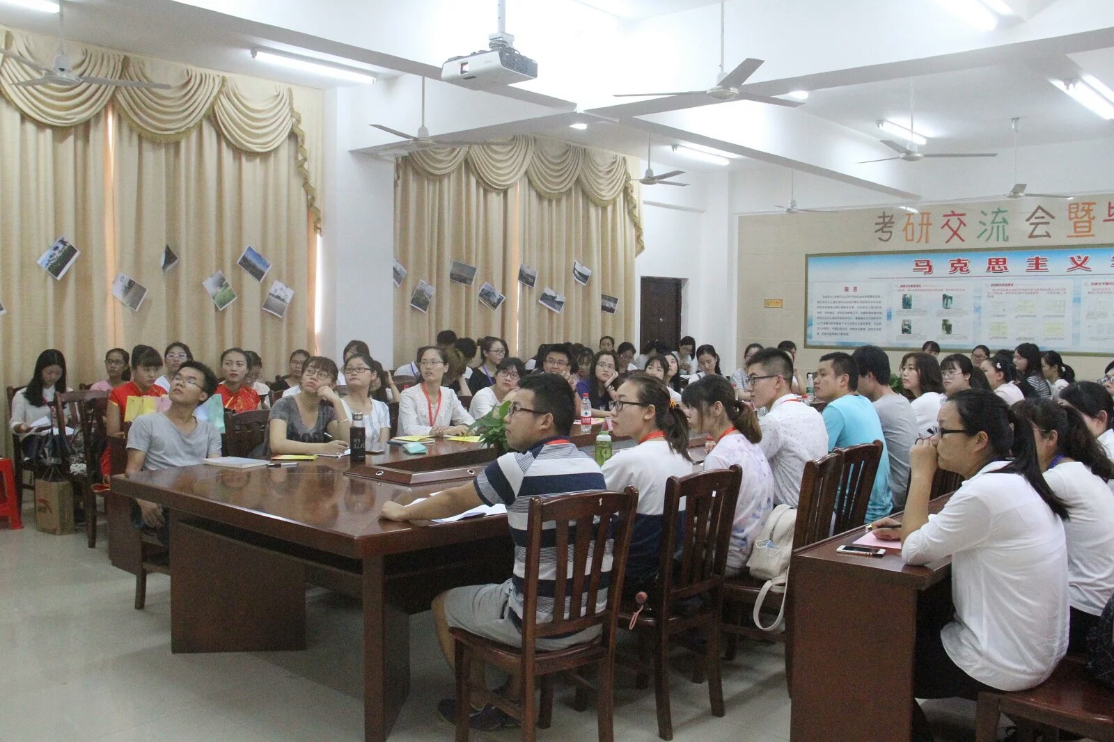 青春邀约，诵读成长――记马克思主义学院考研交流会暨毕业生谈成长座谈会