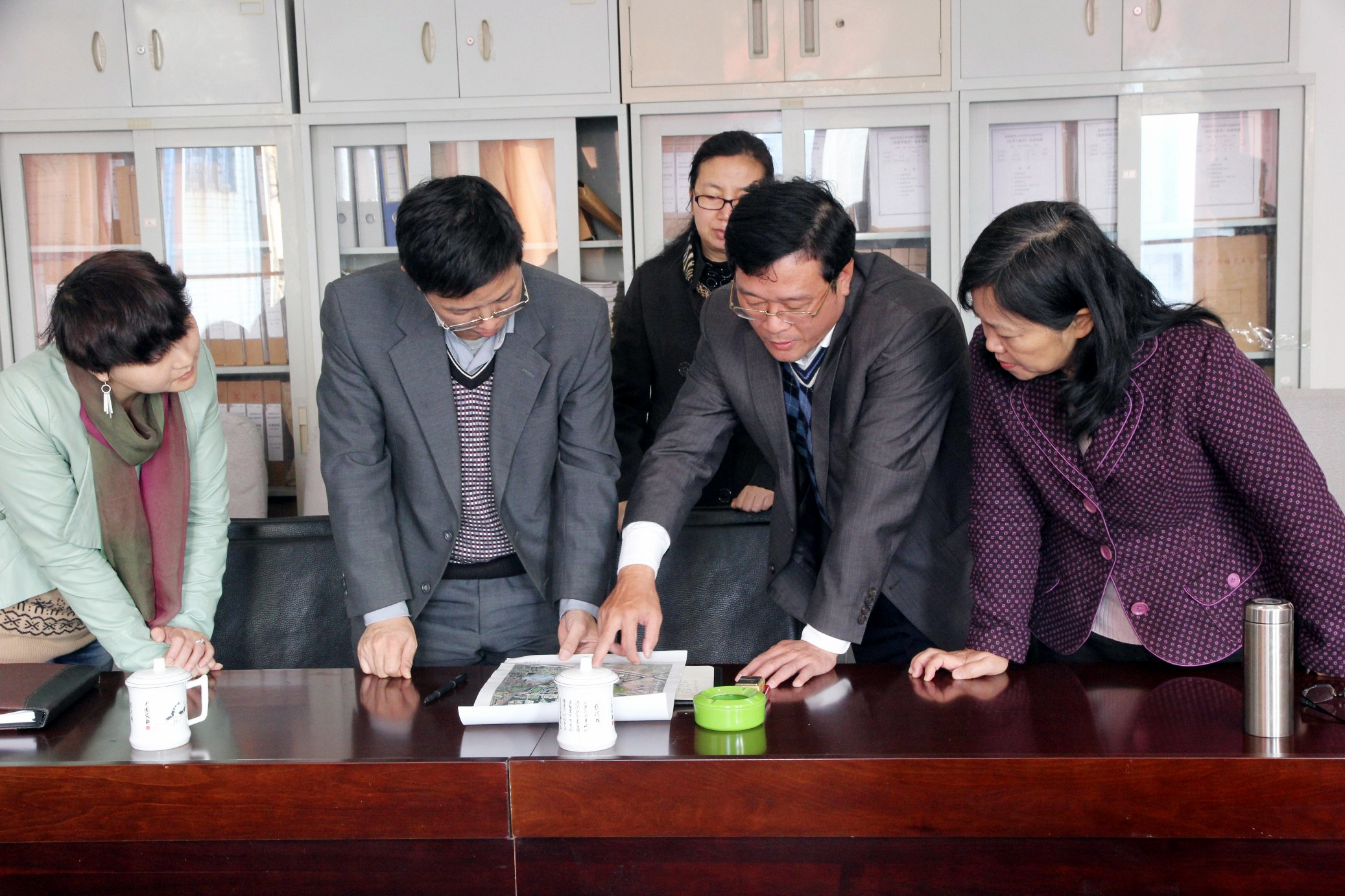 校领导深入地理与旅游学院调研