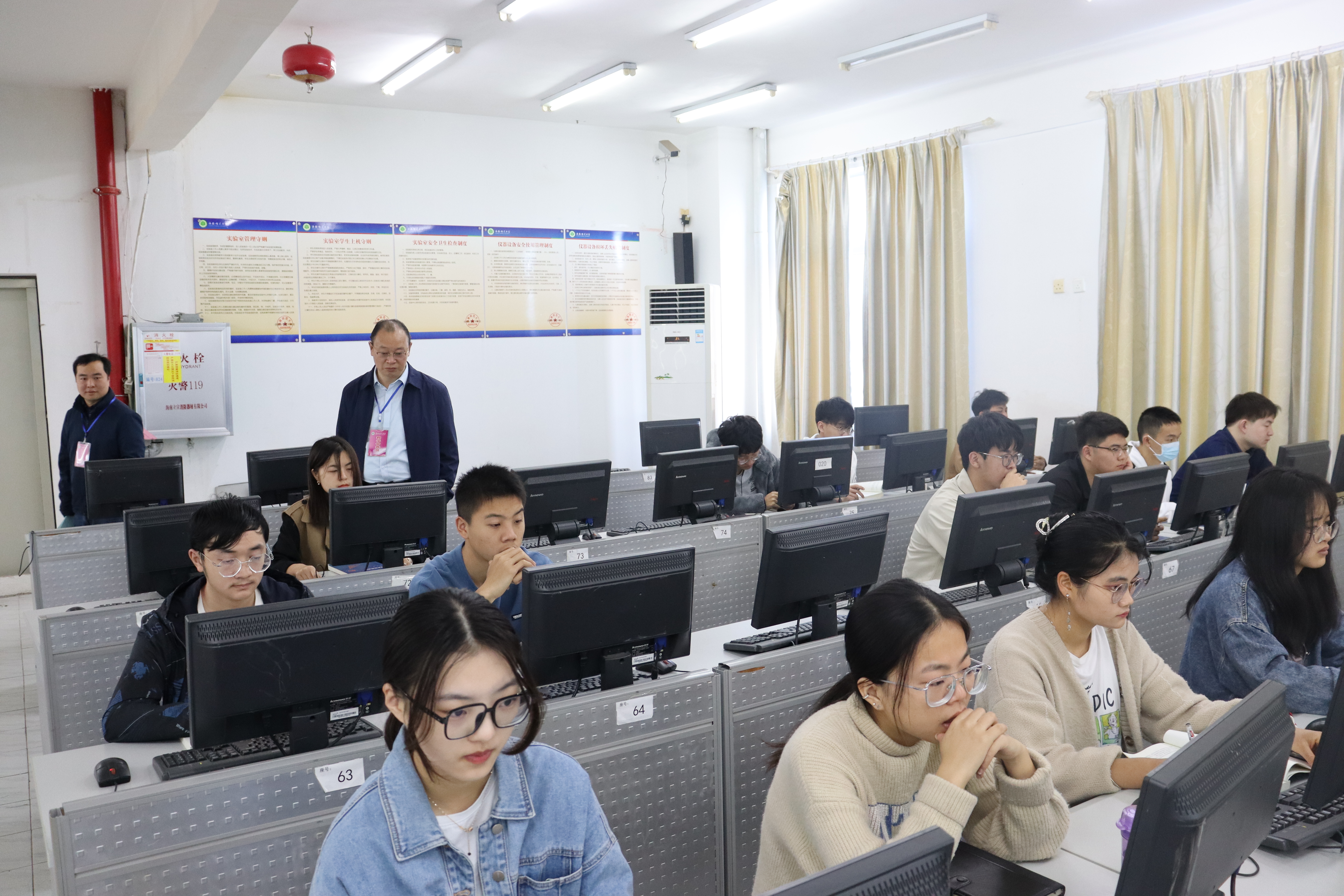 校领导检查开学工作情况