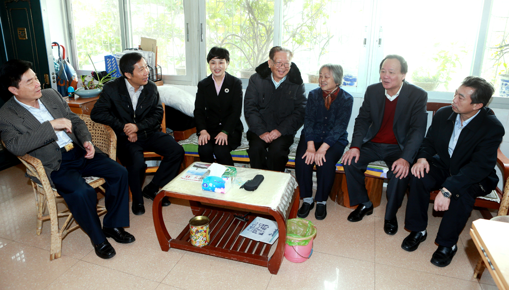 我校春节走访慰问活动拉开序幕