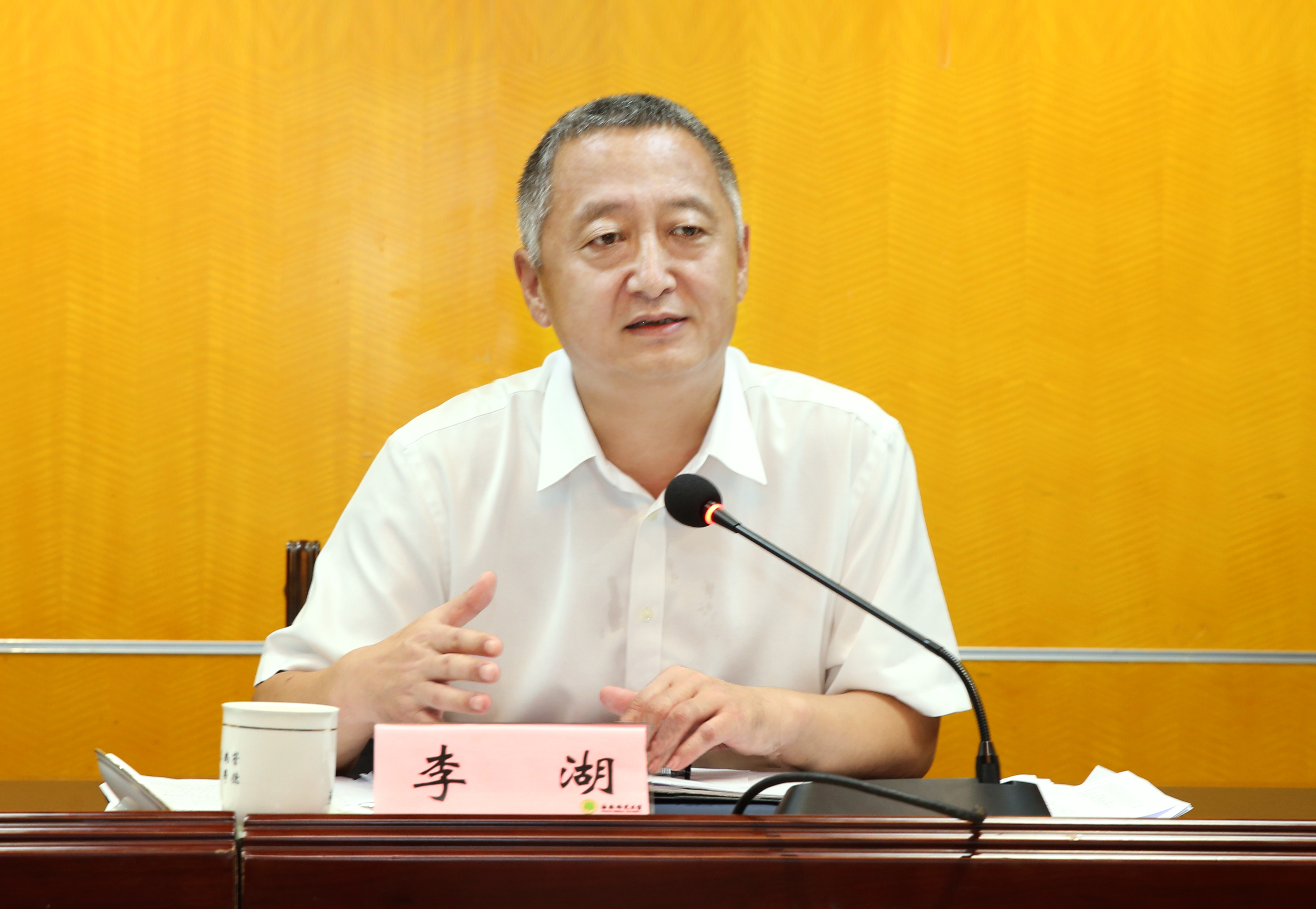 学校党委召开人才工作专题会