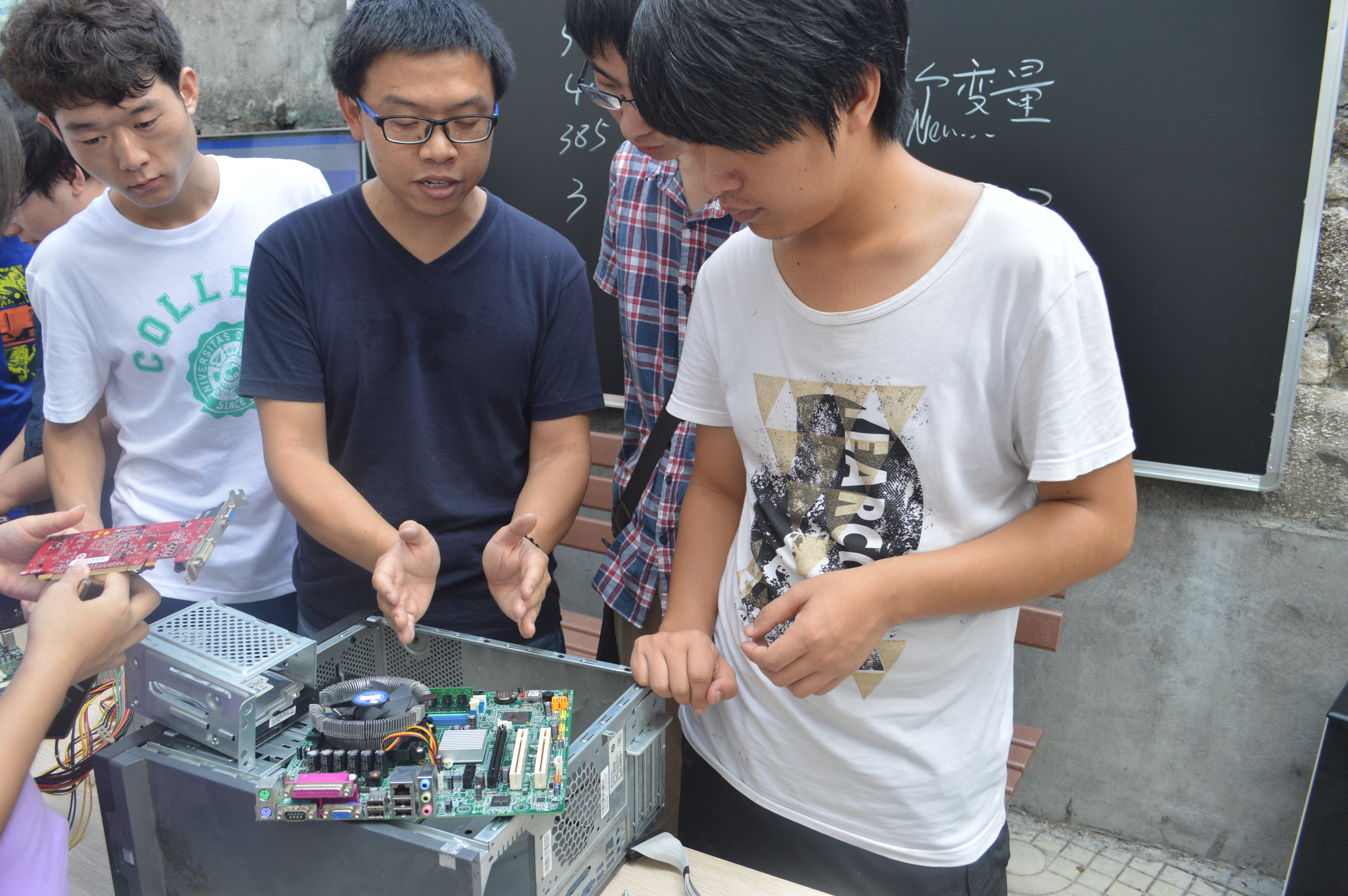 时代变迁，网络革命--记数学与统计学院“榕数讲坛”活动