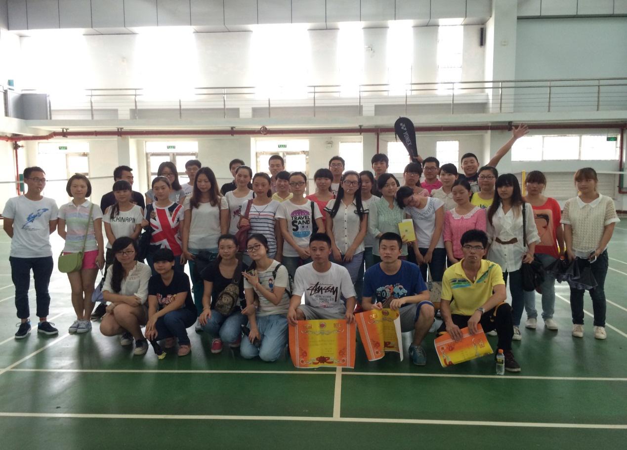 践行群众 羽我同行——记经济与管理学院第一学生党支部首届羽毛球比赛活动