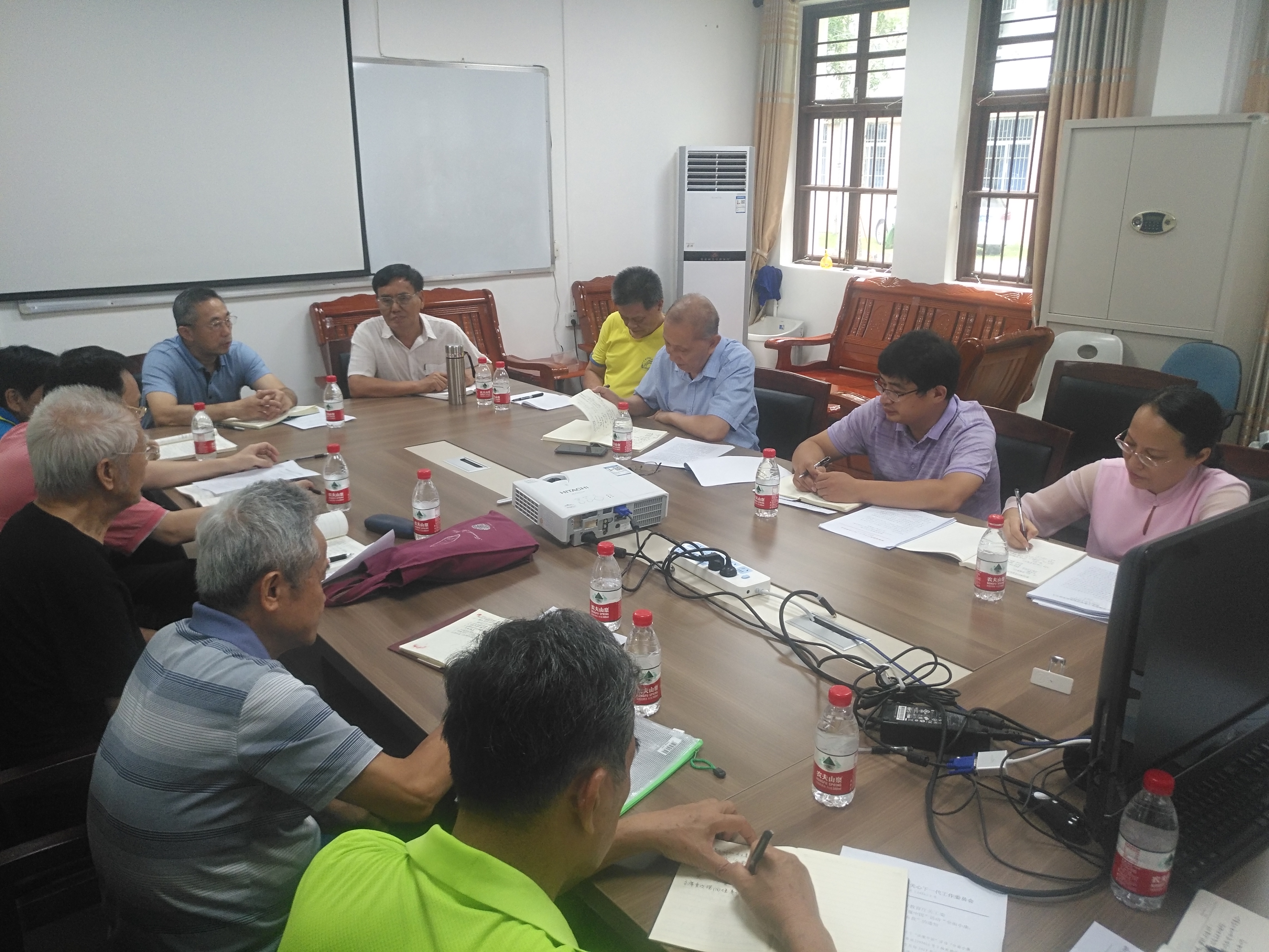 省教育厅关工委常务副主任陈晓一行到我校指导工作