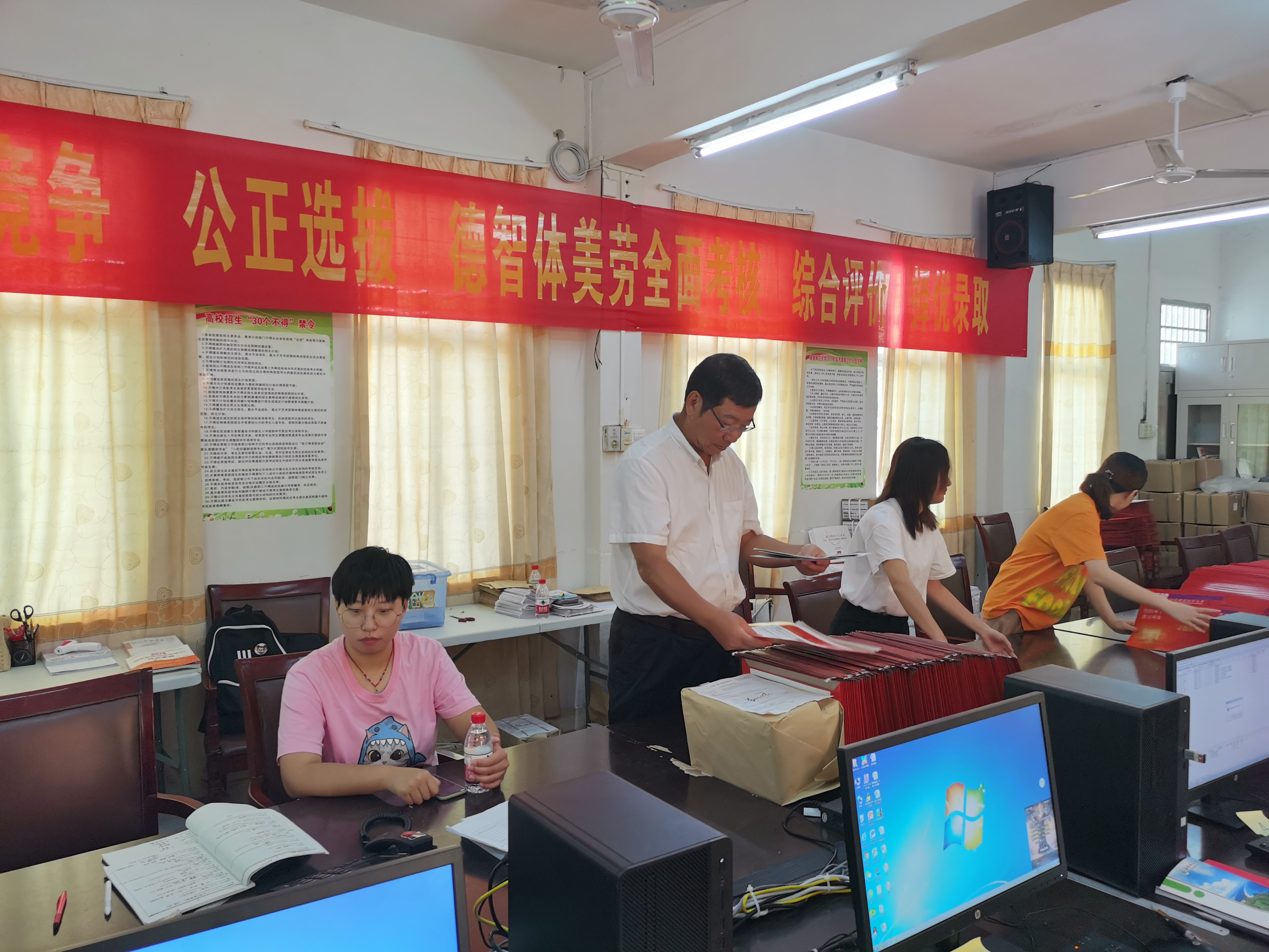 林强视察高考录取工作