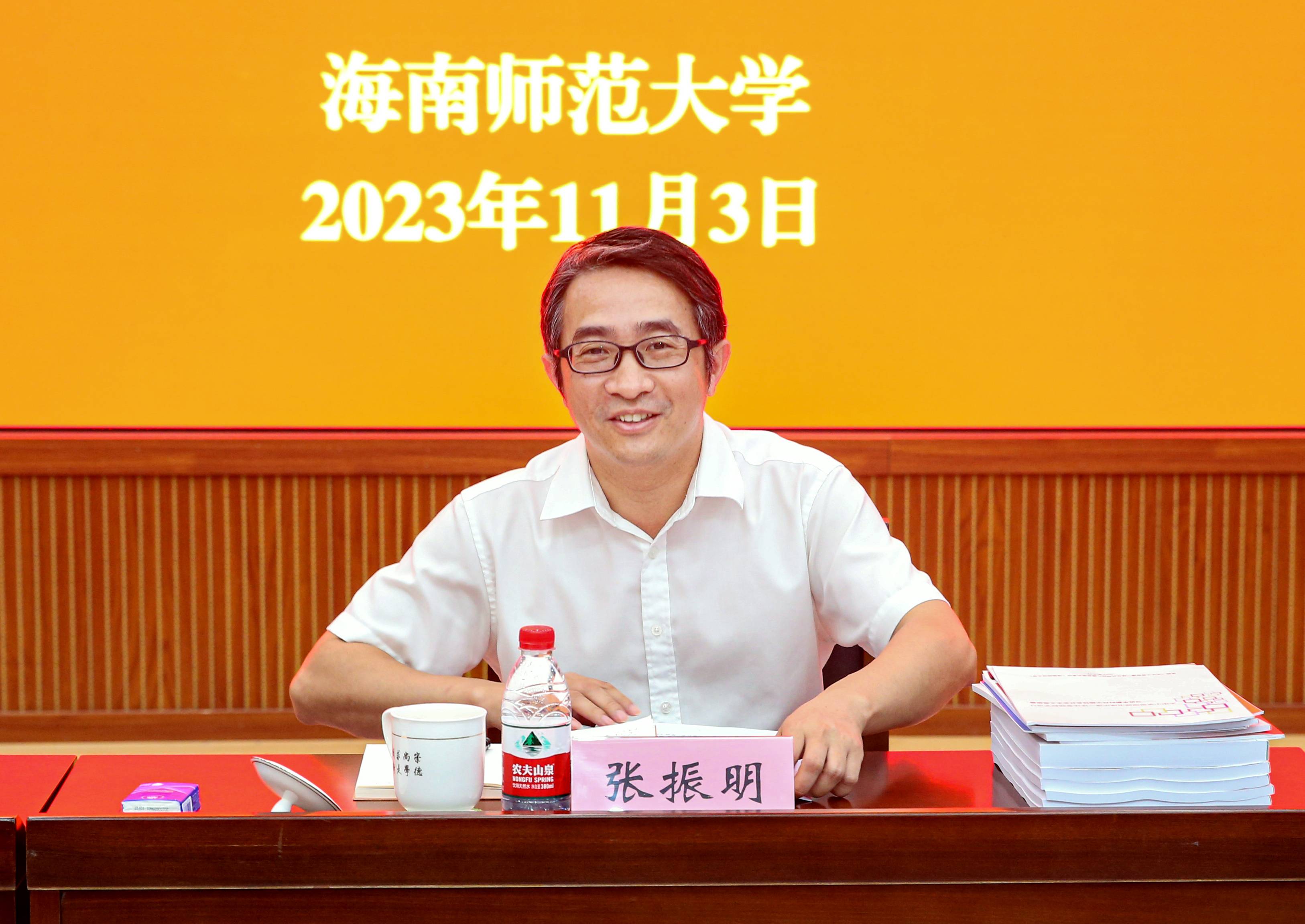 省委宣传部副部长张振明一行到我校调研座谈