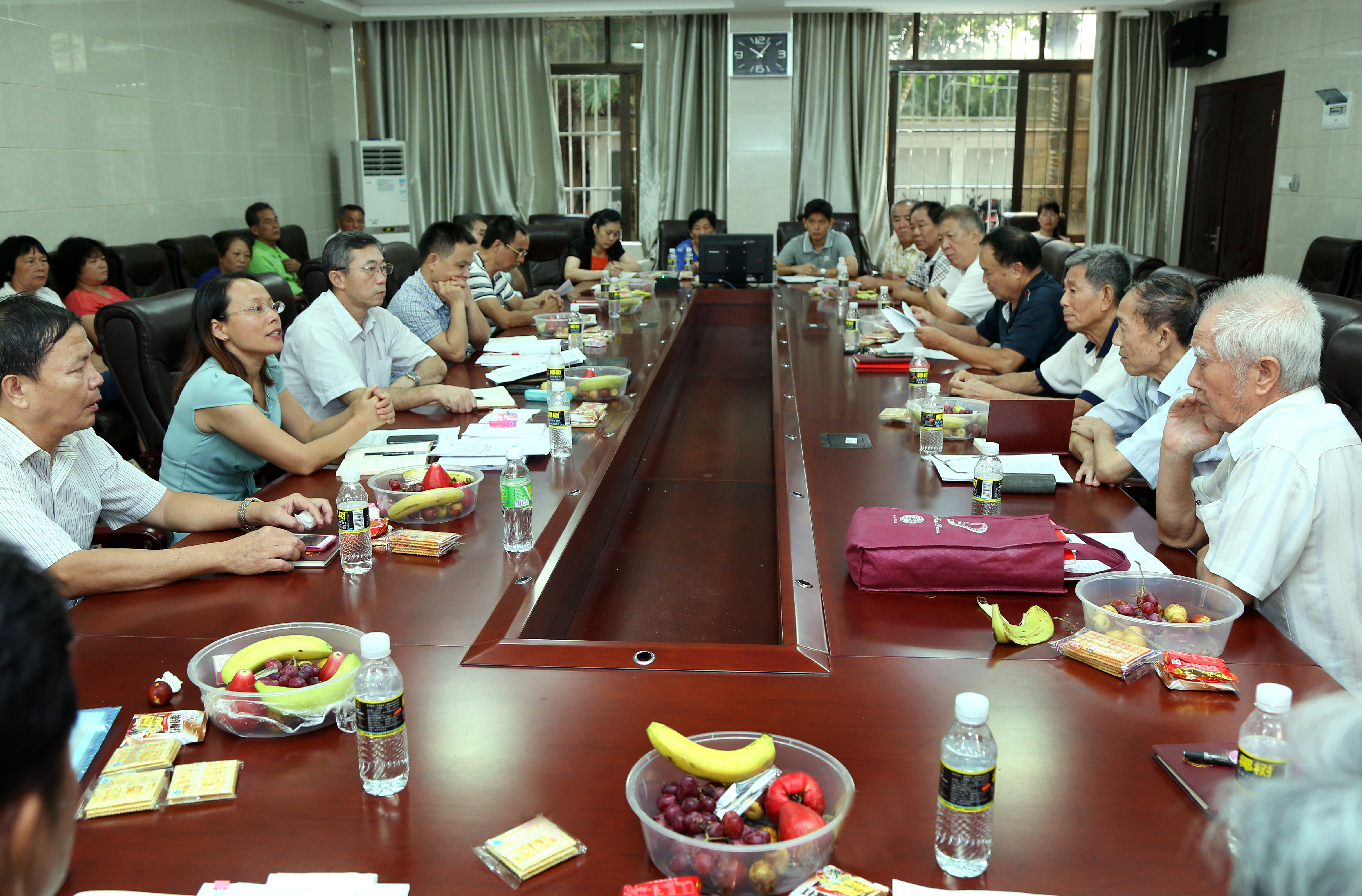 我校召开退休人员座谈会