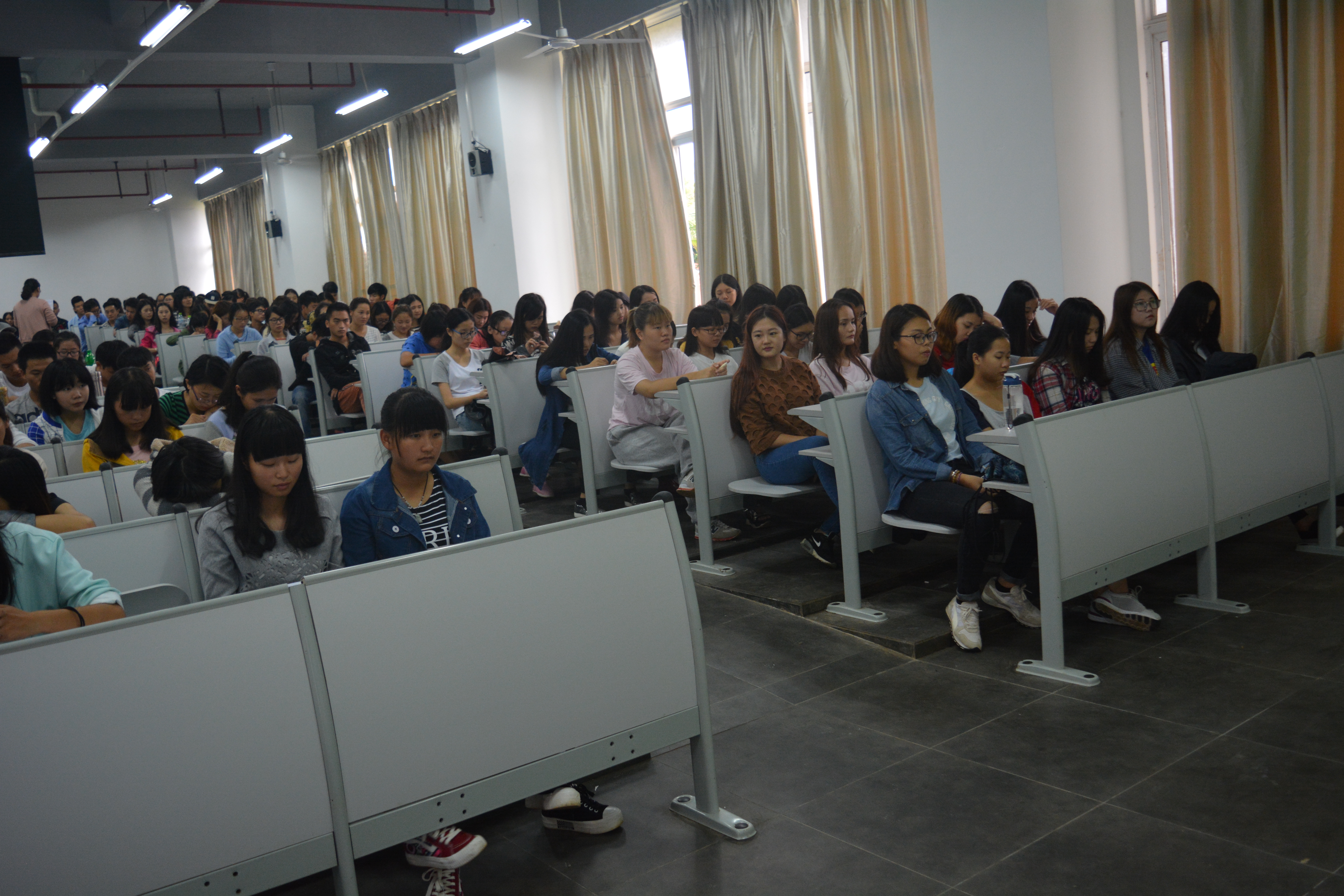 海南师范大学美术学院召开校规校纪考试前夕动员大会