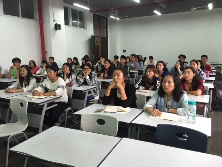 海南师范大学美术学院14服装设计班举办经验交流会