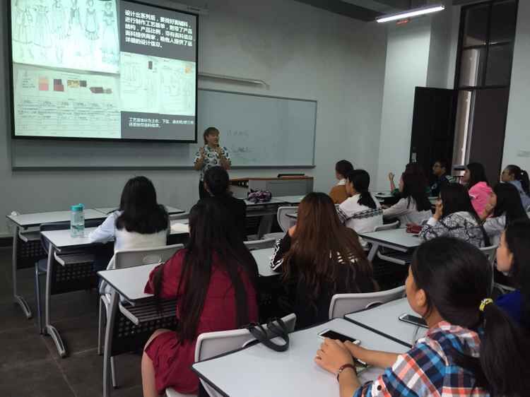 海南师范大学美术学院14服装设计班举办经验交流会