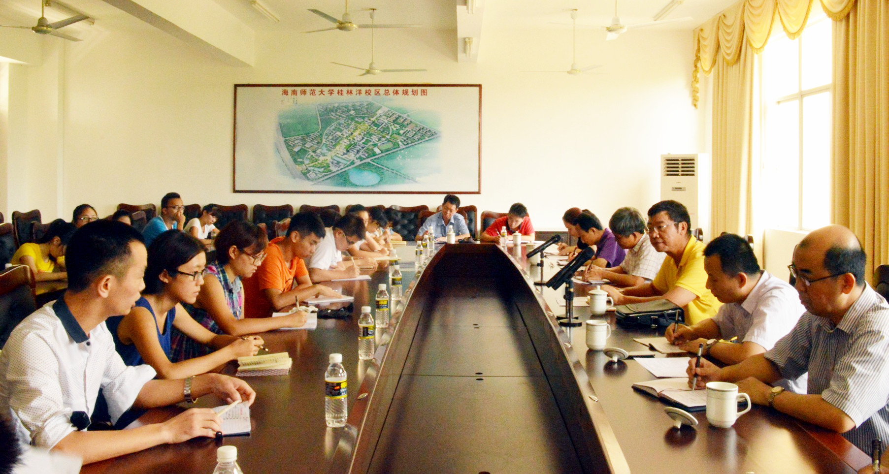 我校举行本学期第四次校领导与学生见面会 