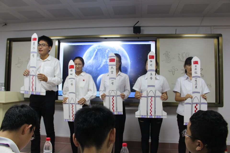 青年之声-与信仰对话,喜迎十九大--记物理与电子工程学院团日活动汇报问答活动