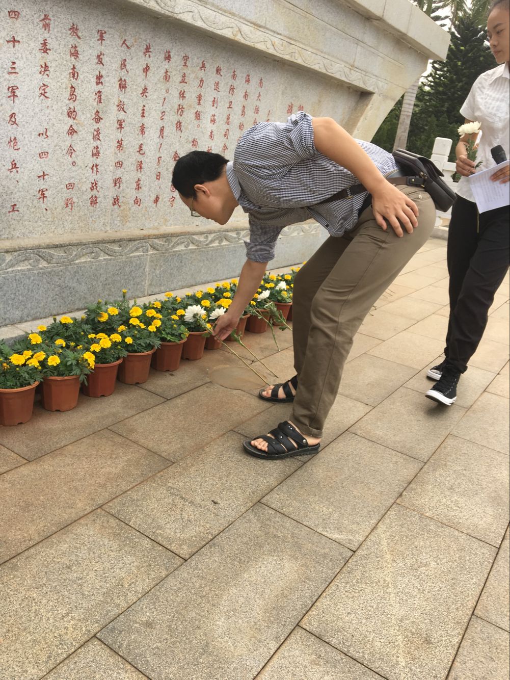 “缅怀革命先烈,弘扬革命精神”---音乐学院金牛岭扫墓活动