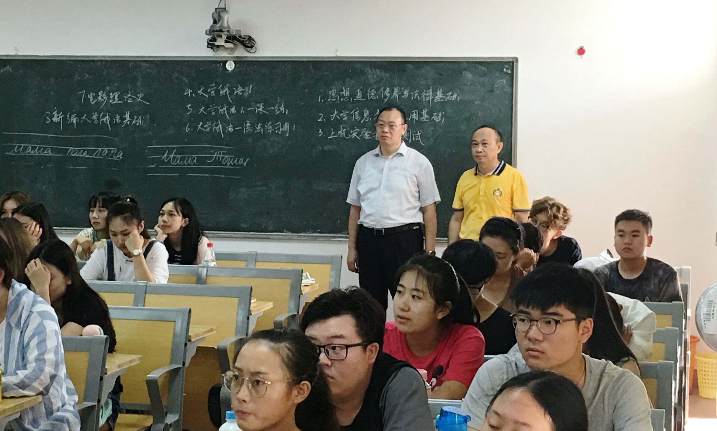 校领导走进中俄合作广播电视编导班课堂