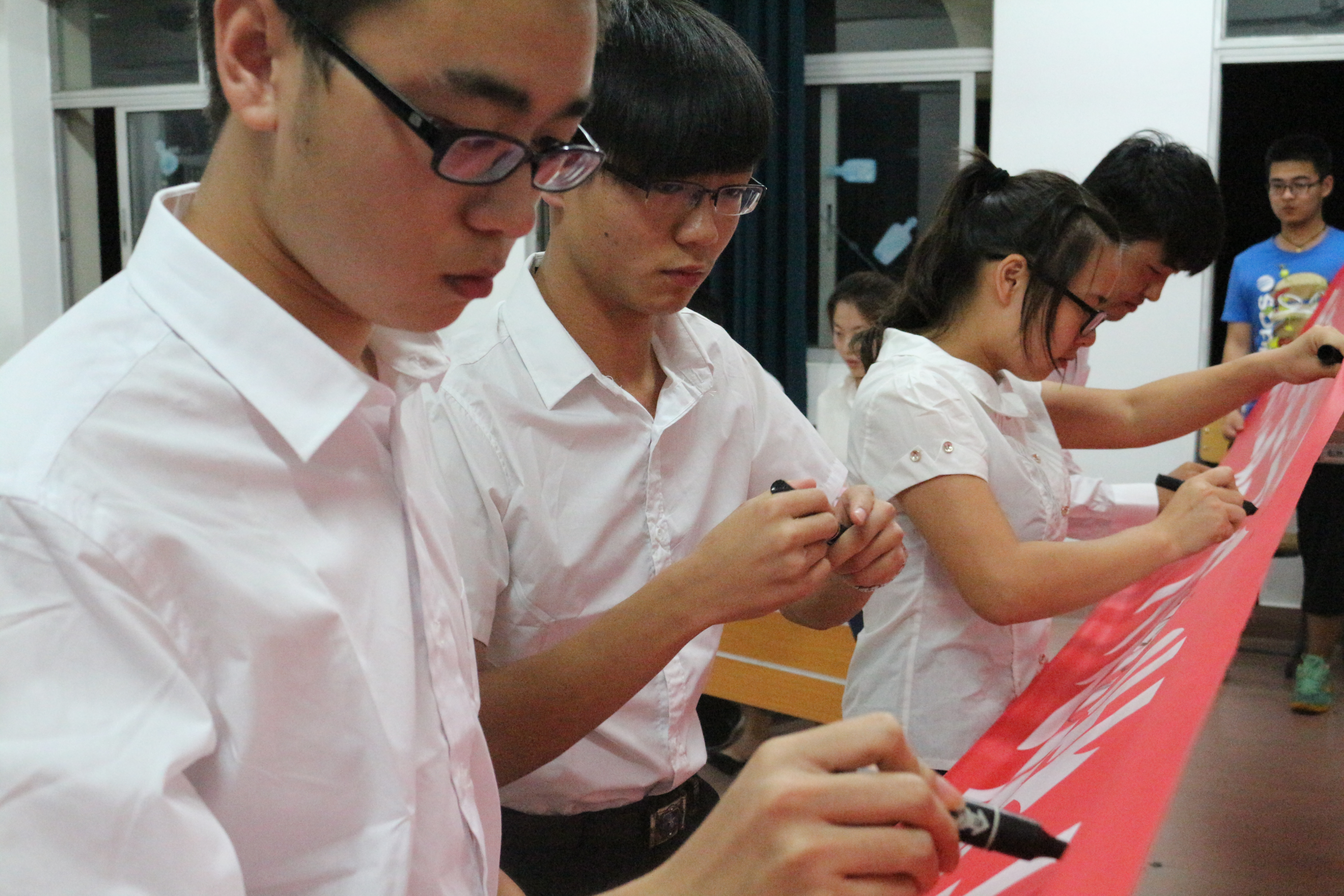 语出锋芒秀物电精神――记物电学院“三爱三节”辩论赛