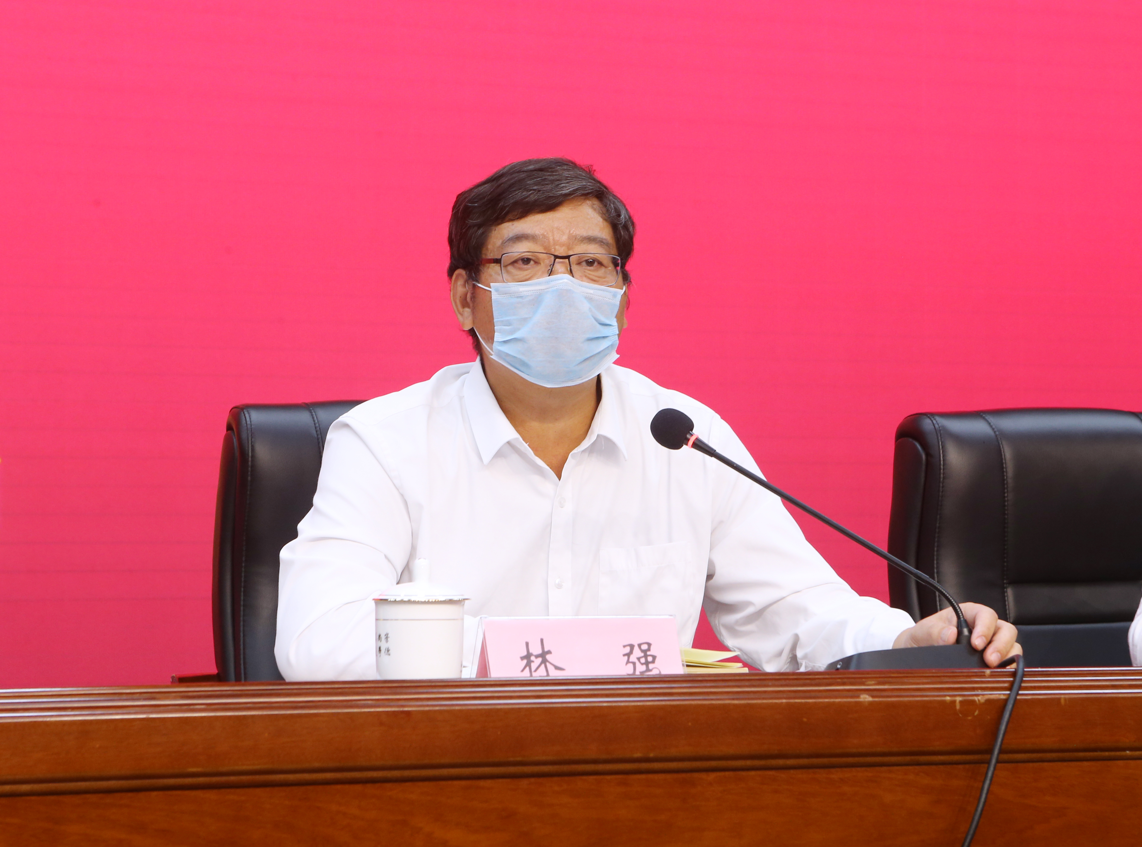 争当为海南自贸港建设作贡献的实干家――学校召开2020年党委工作部署会议