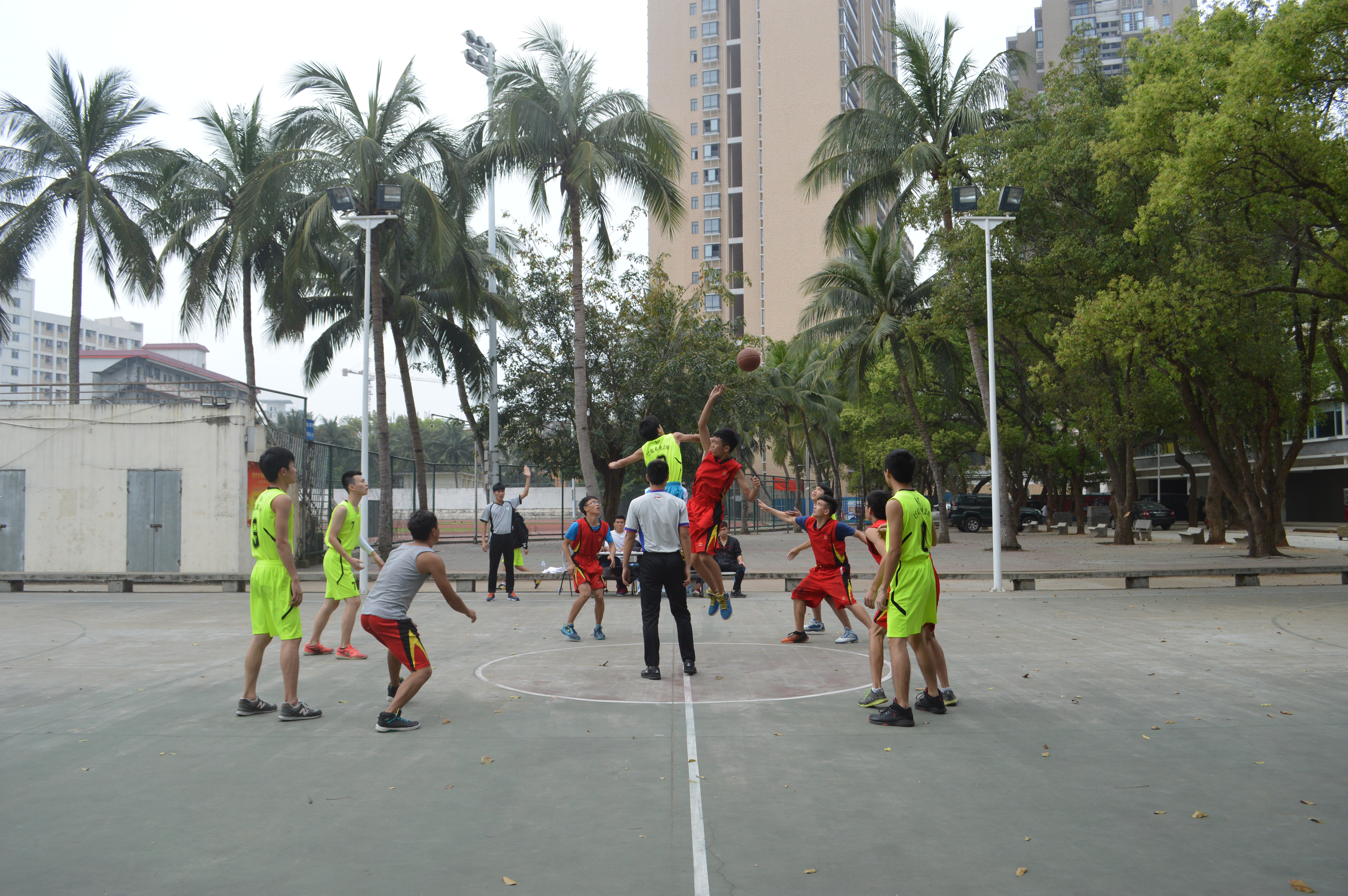 激情碰撞，等你来投--记数学与统计学院“欢送杯”篮球比赛