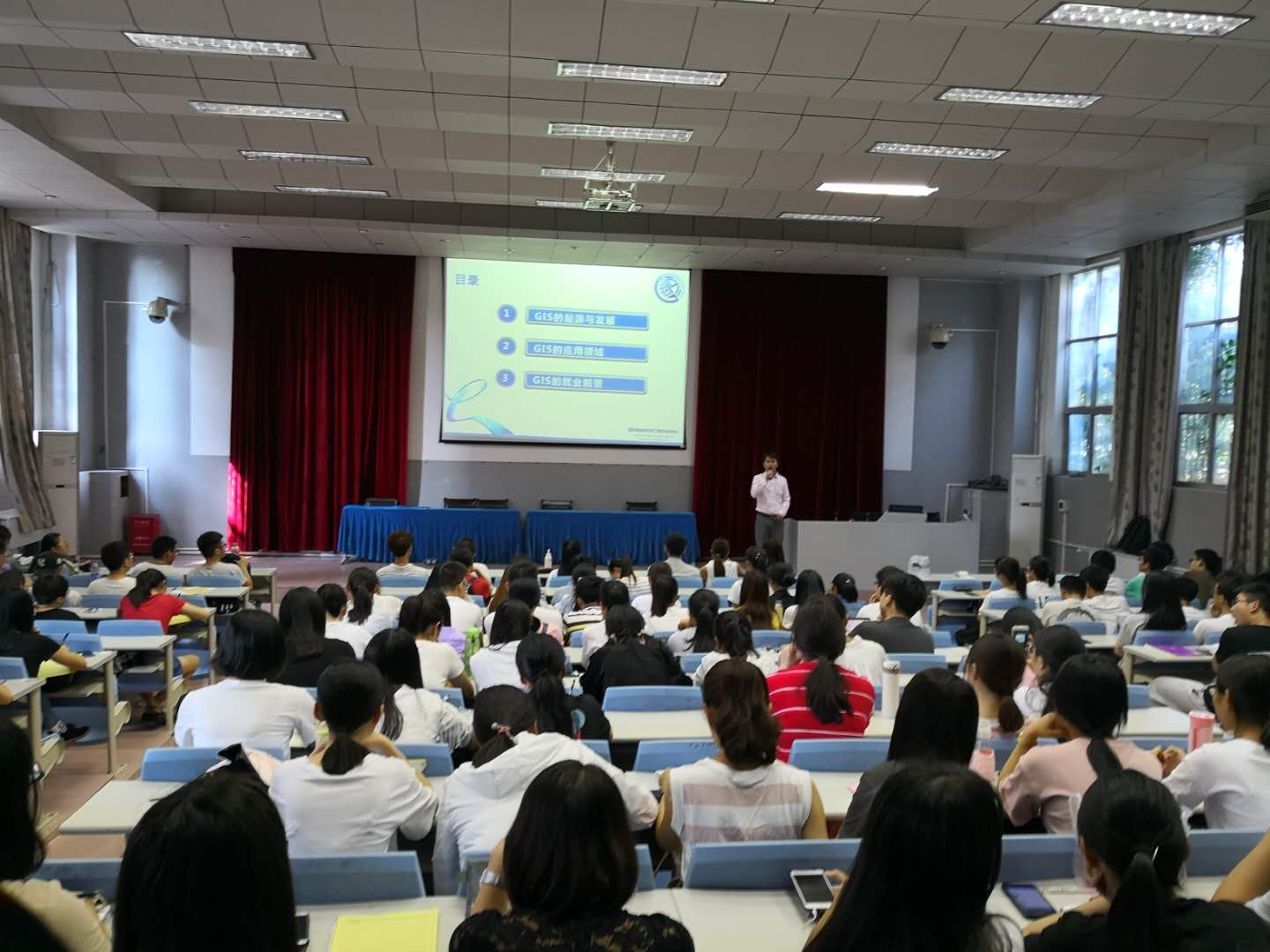 中国地质大学(武汉)国家GIS工程技术研究中心江宝得博士到我校讲学