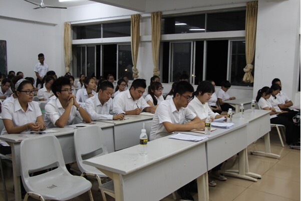 争优创先 积极入党――记经济与管理学院2014―2015年度上学期推优入党大会