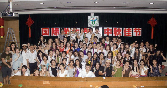 我校为国际学生举办欢庆中秋活动