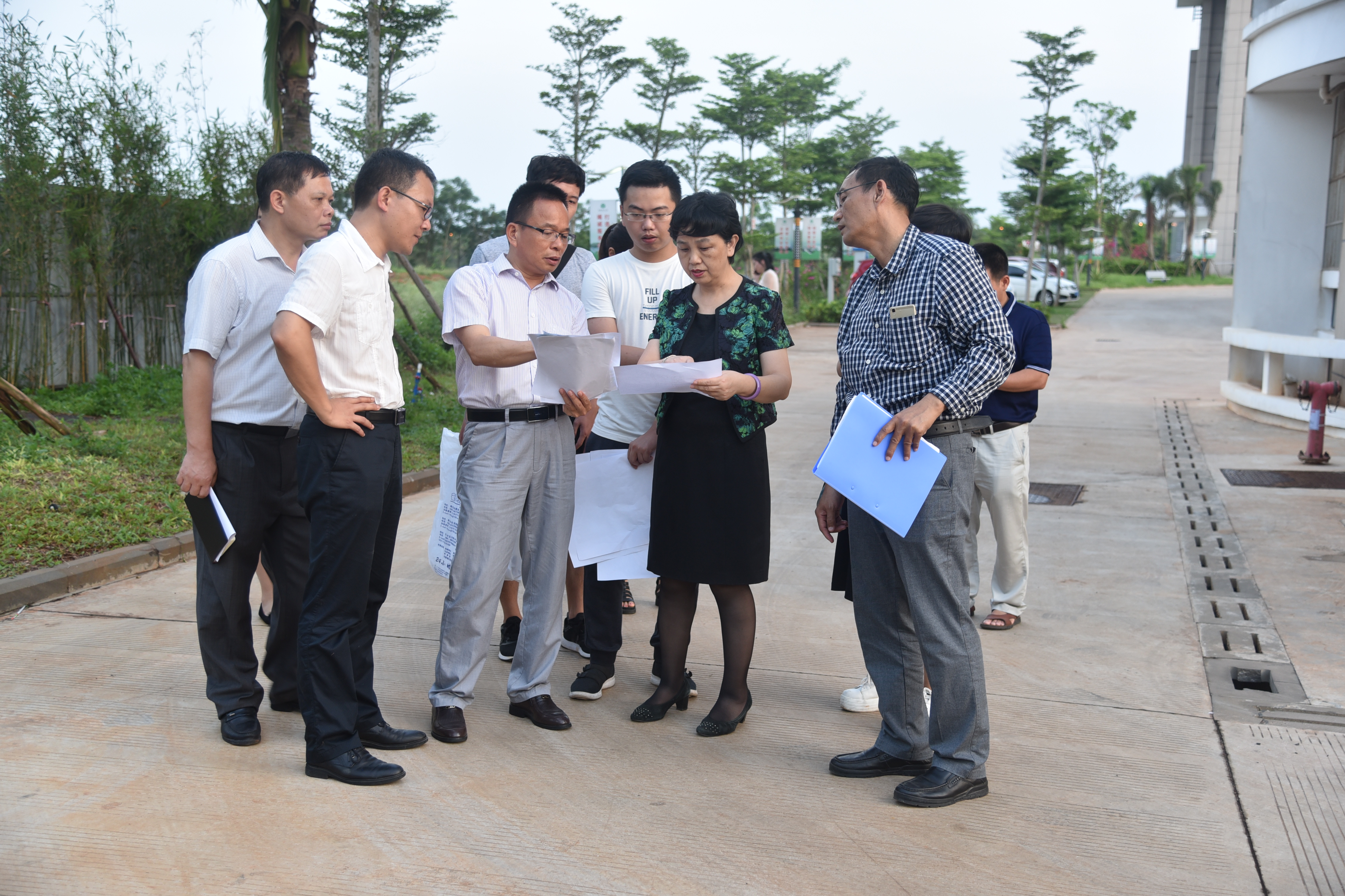 校党委书记李红梅到科技园实地考察调研