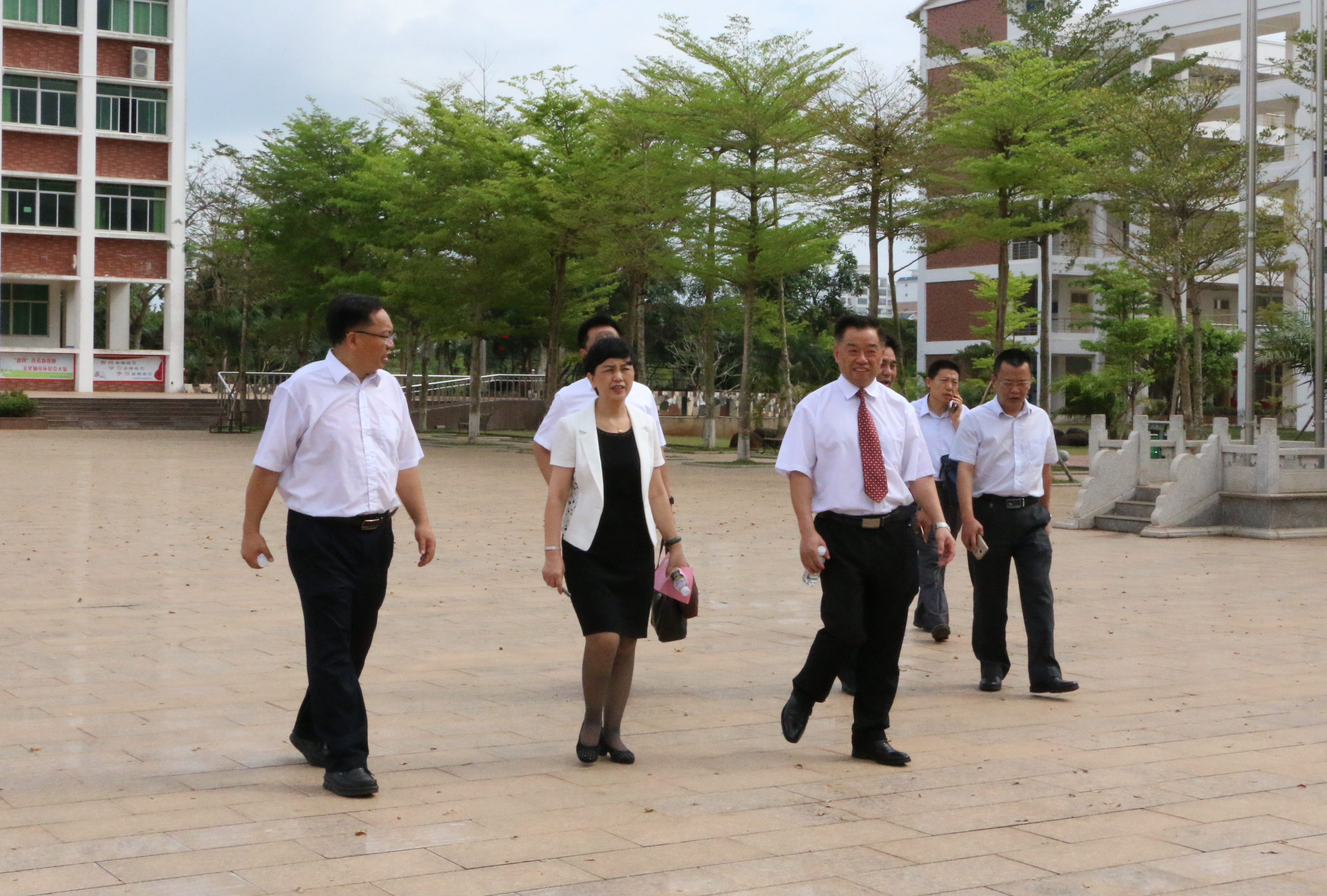 李红梅书记应邀出席海南经贸技术职业学院马克思主义学院成立大会暨两校共