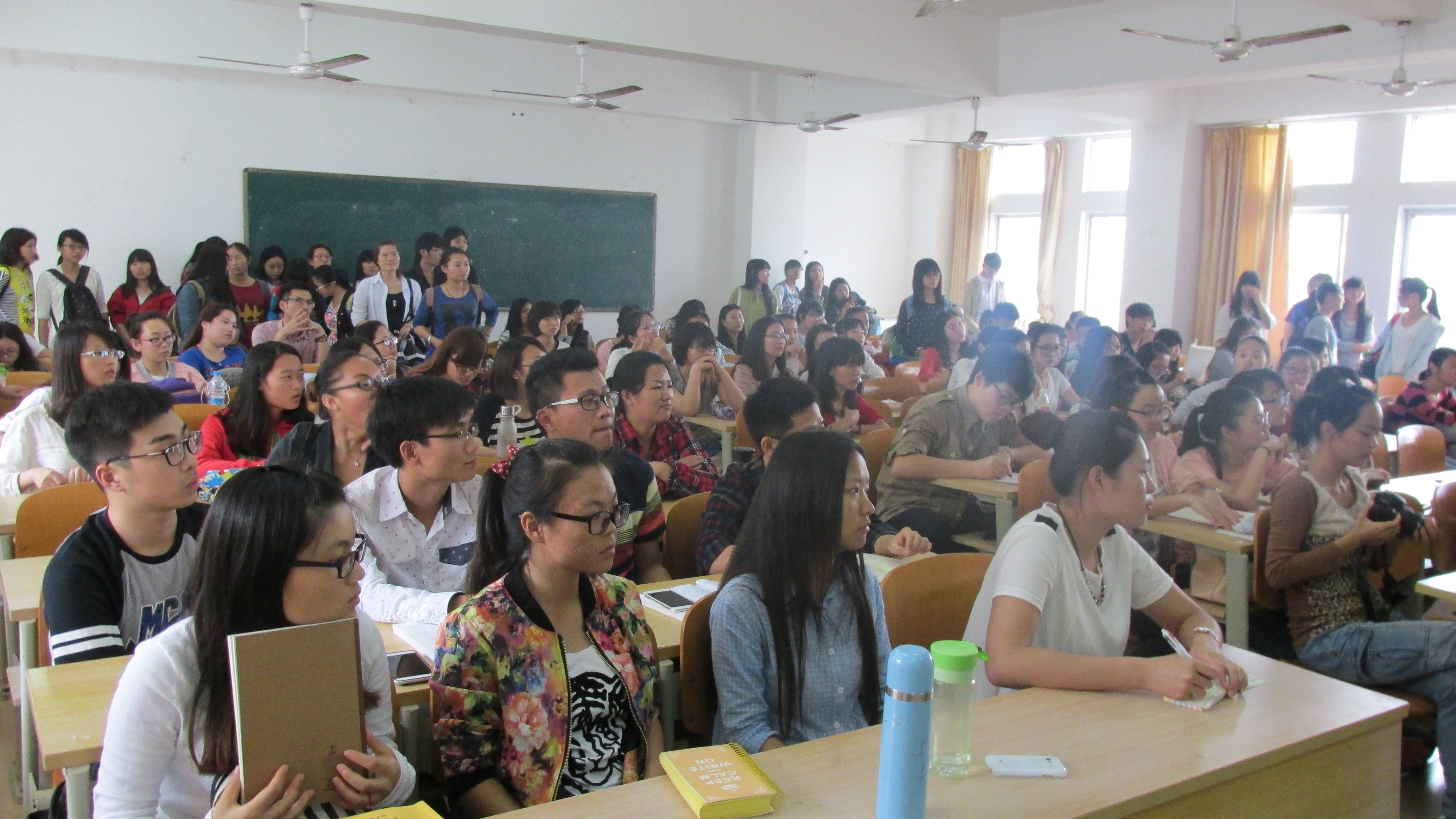 双腿走路，理论与实践并驾齐驱——记‘学研产’复合型影视艺术人才培养模式创新讲座