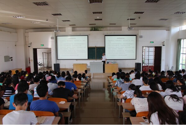 走近乌克兰危机――记海南师范大学校庆六十五周年系列学术报告 