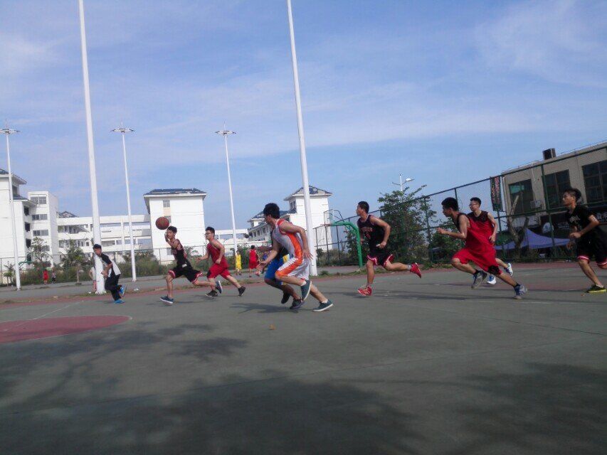 生命不息，篮球不止―――记教育科学学院“欢送杯”篮球友谊赛