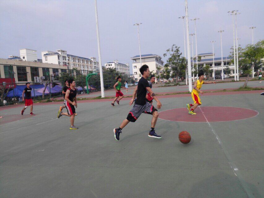 生命不息，篮球不止―――记教育科学学院“欢送杯”篮球友谊赛