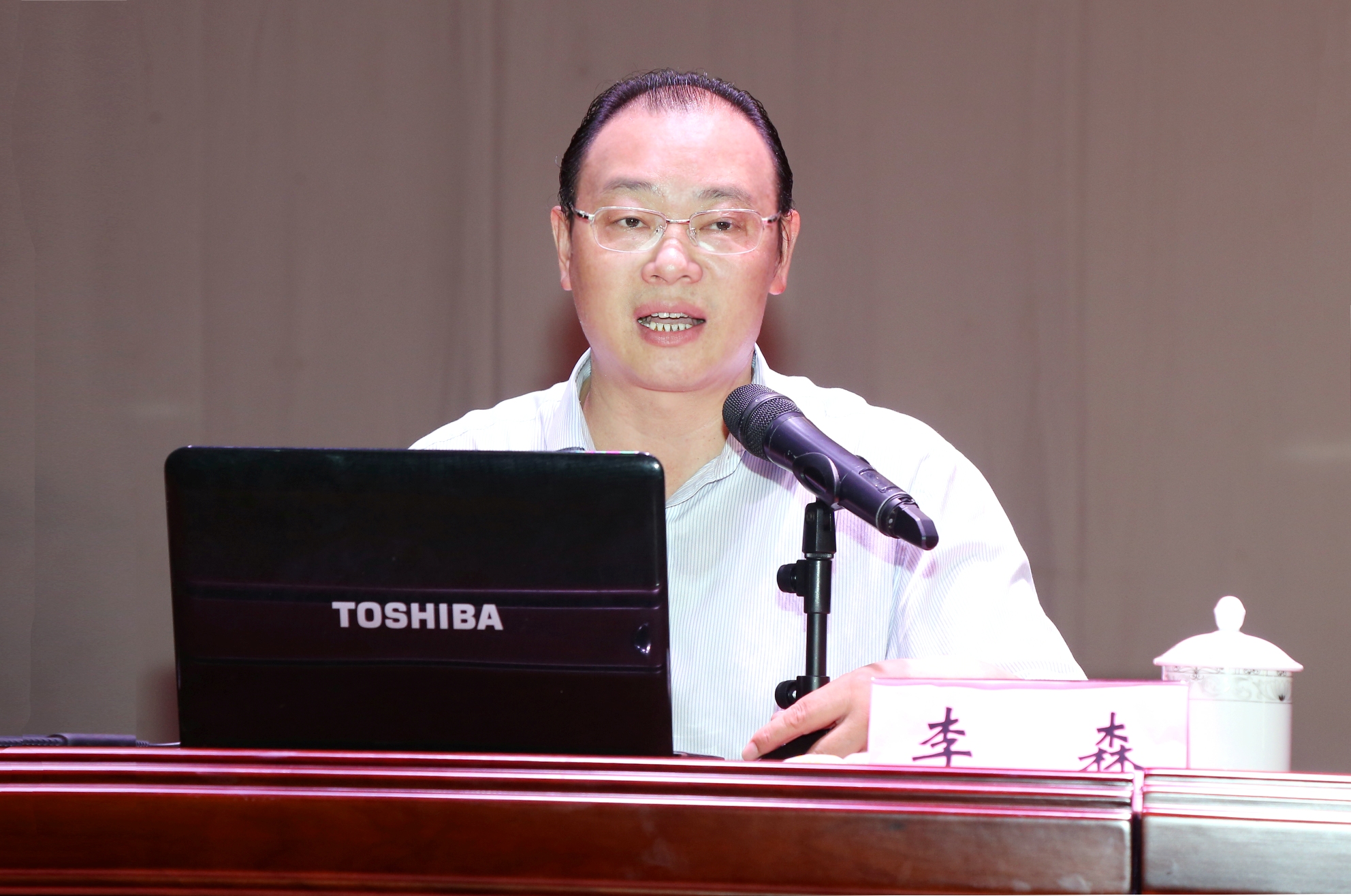 全校深入学习贯彻学校第一次党代会精神
