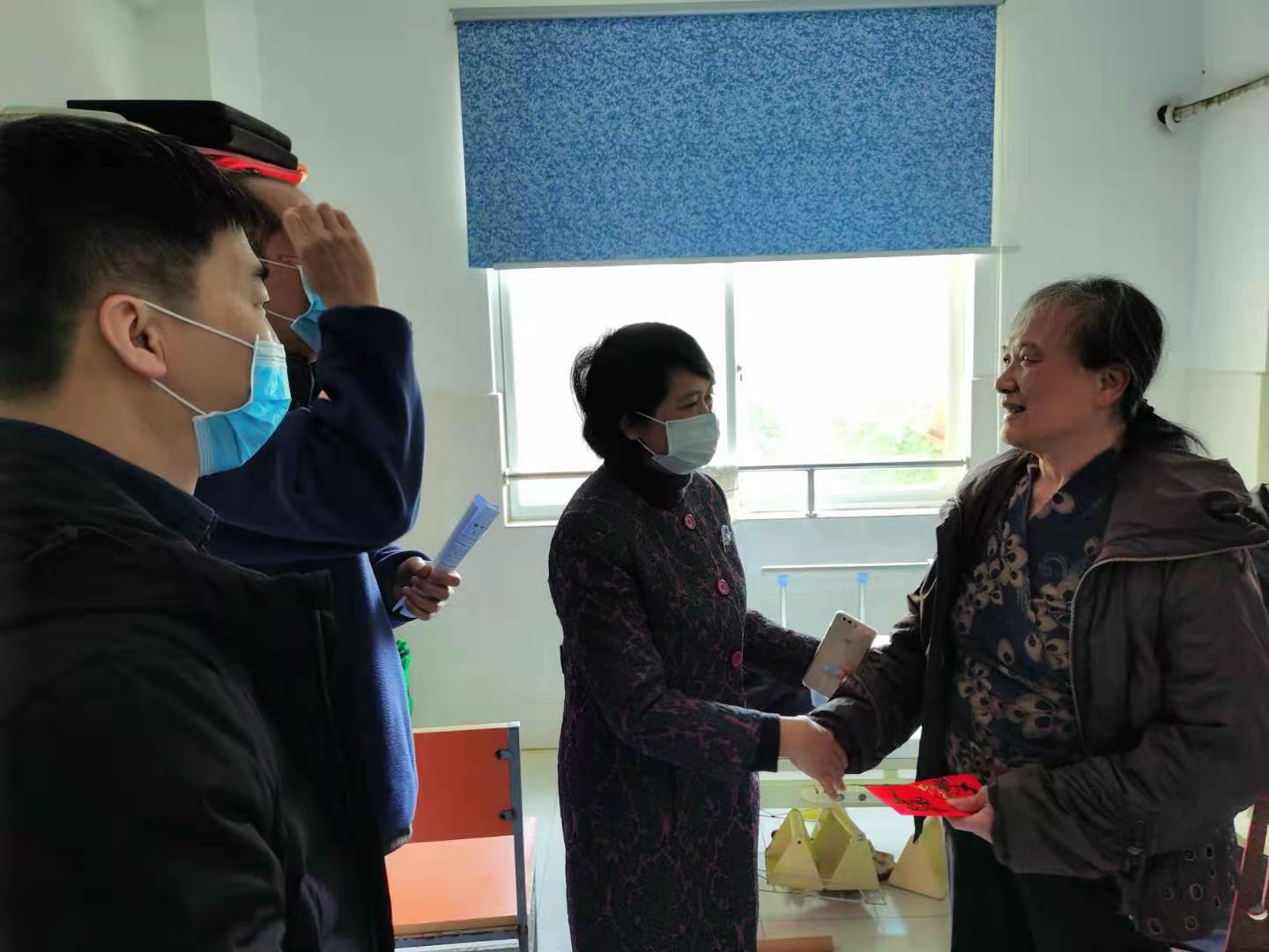 校领导春节前走访慰问离退休老干部