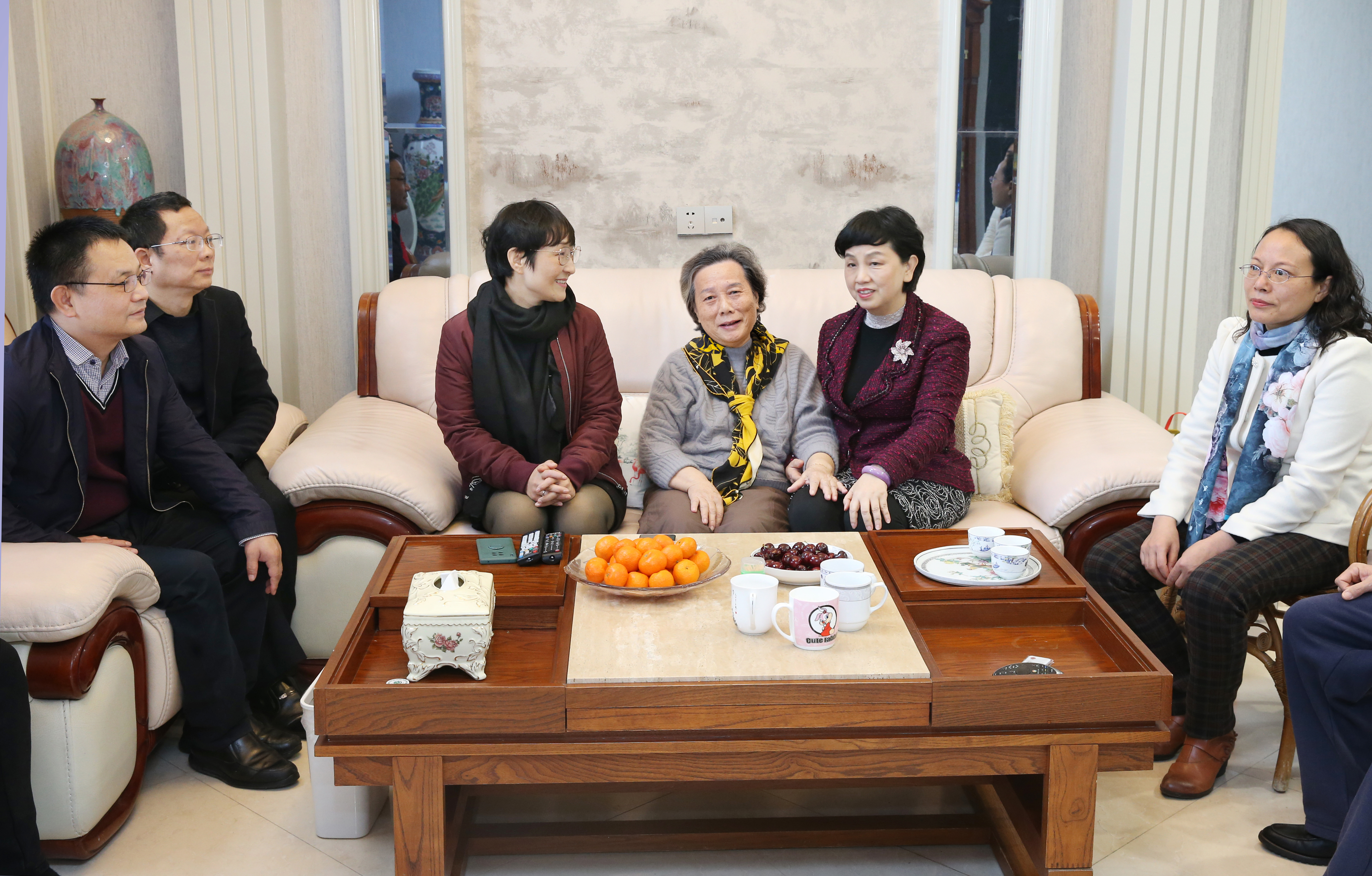 校领导春节前走访慰问离退休老干部