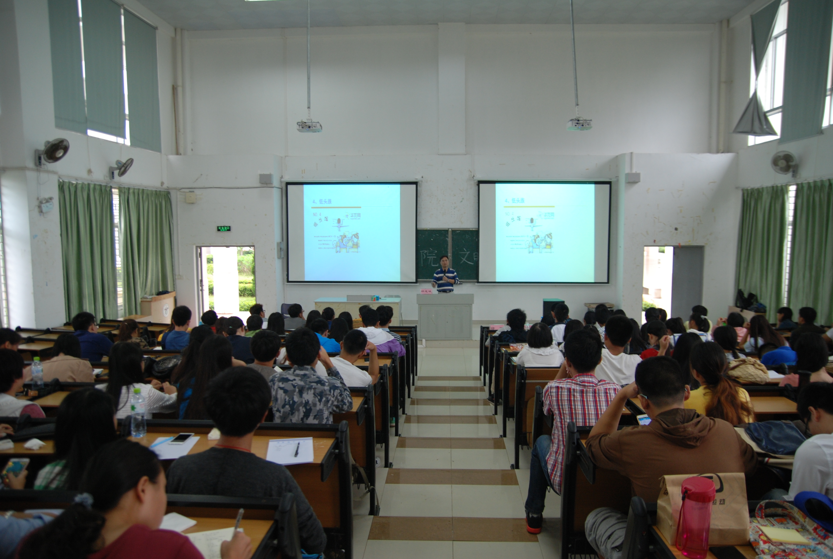 细节凸显文明 礼仪重在践行――记经济与管理学院文明大讲堂系列讲座第一讲