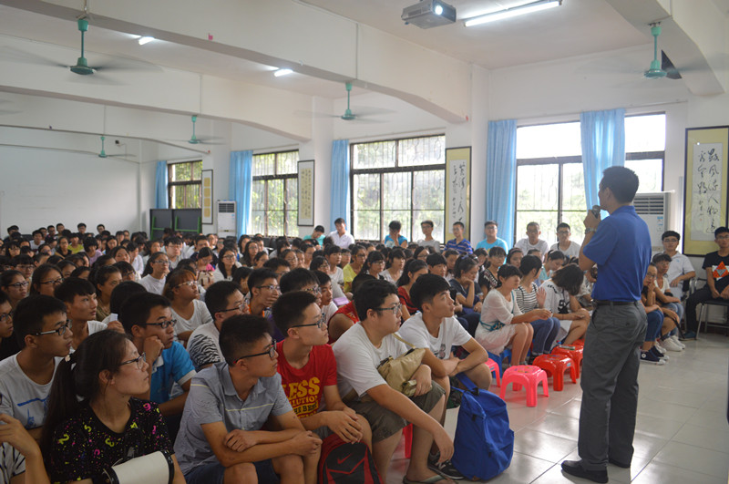 提高安全防范意识，平安度过大学生活 ――记数学与统计学院新生安全教育讲座