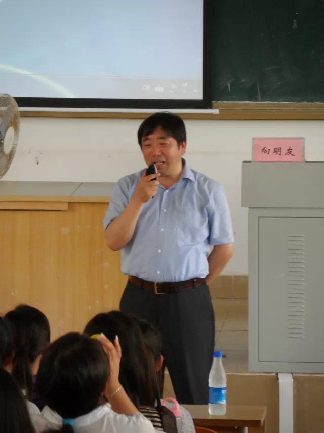 品名家讲座，悟学习生涯――北京航空航天大学向明友教授莅临外国语学院讲学