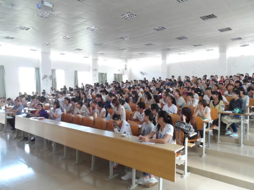 品名家讲座，悟学习生涯――北京航空航天大学向明友教授莅临外国语学院讲学