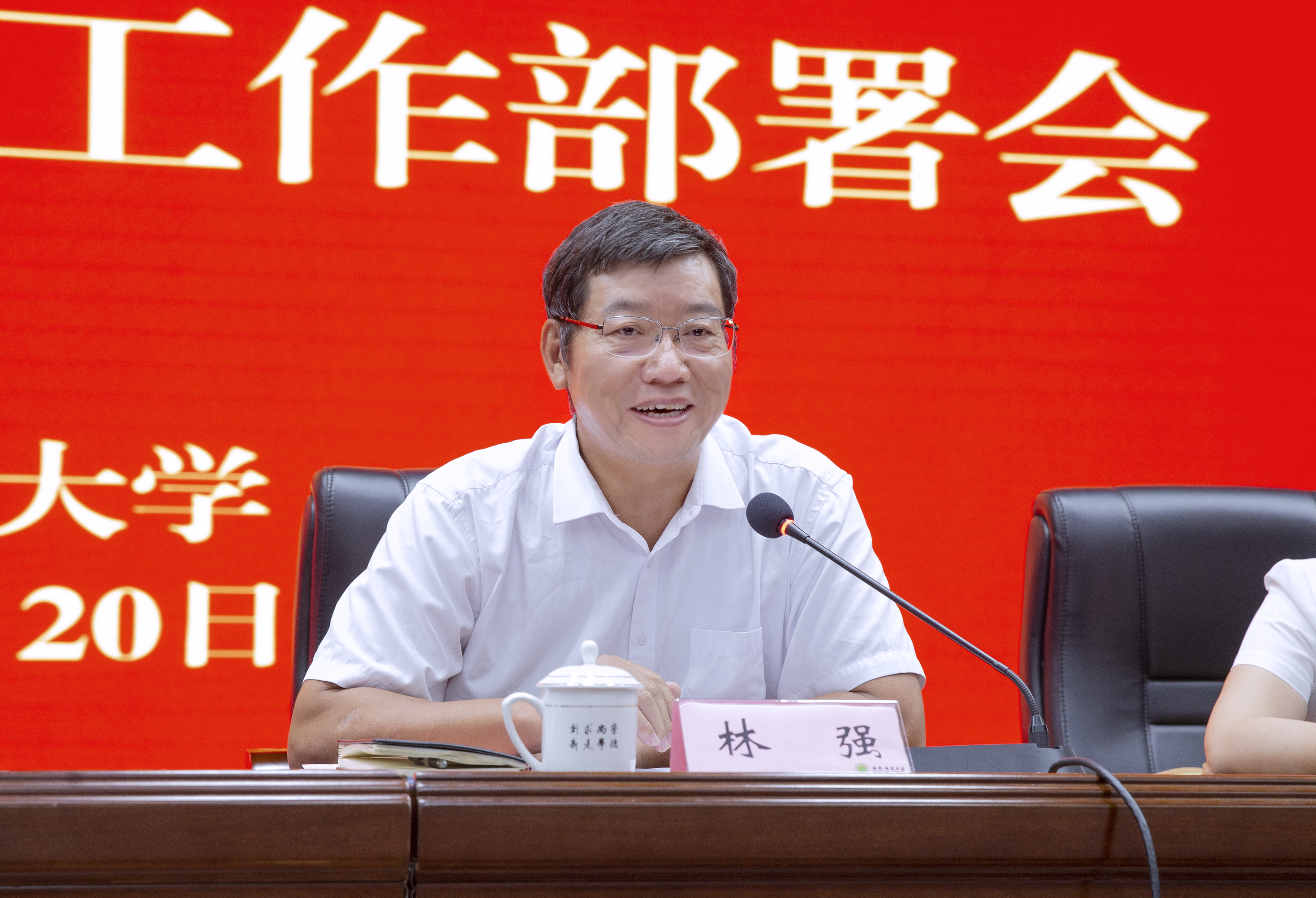 李红梅在2020年就创业工作总结表彰暨2021年就业工作部署会强调：创新思路  精准服务 推动就业创业工作再上新台阶