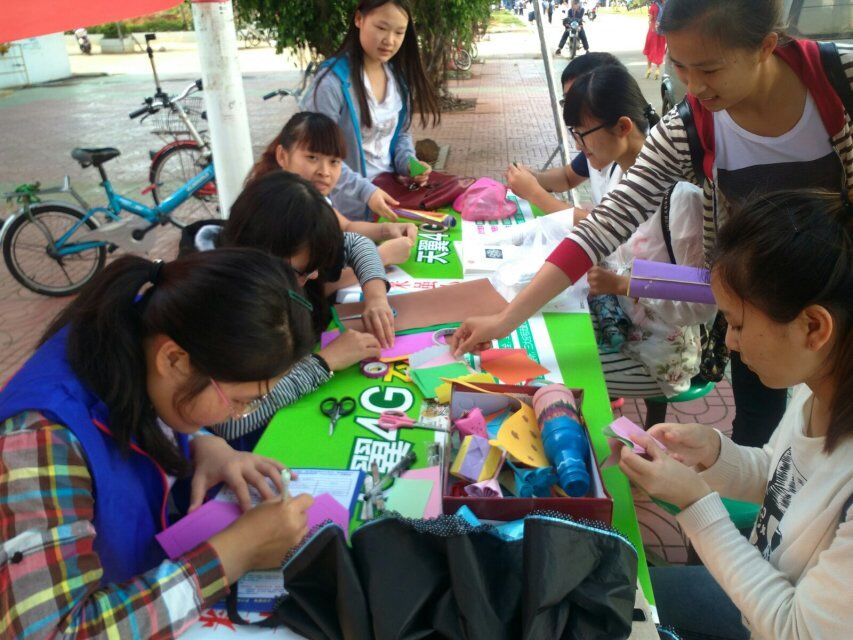 做做手工，给生活减减压――记教育科学学院青协手工授课活动