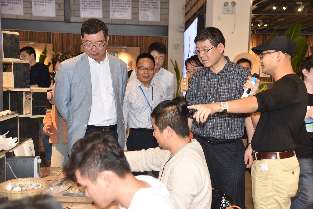 科技部高新司副司长梅建平到海南师范大学国家大学科技园调研