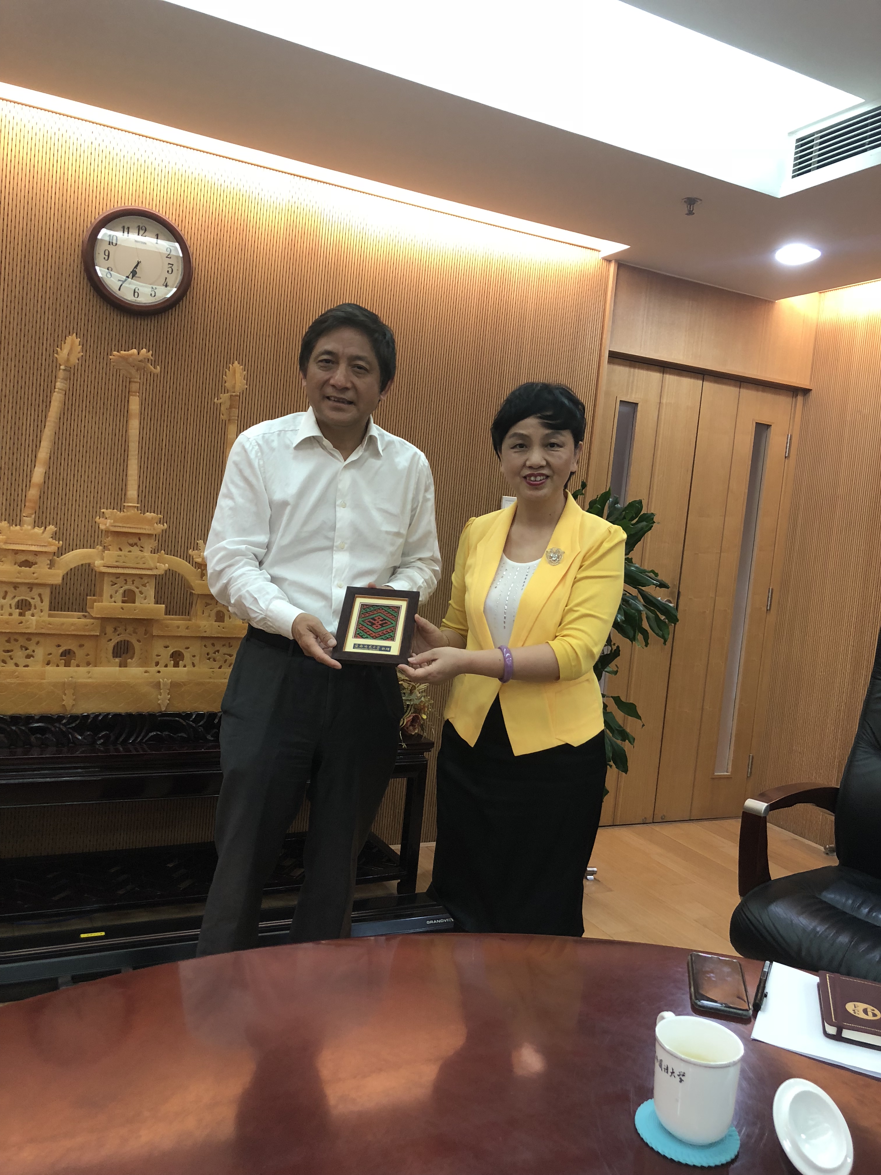 李红梅书记一行访问北京外国语大学