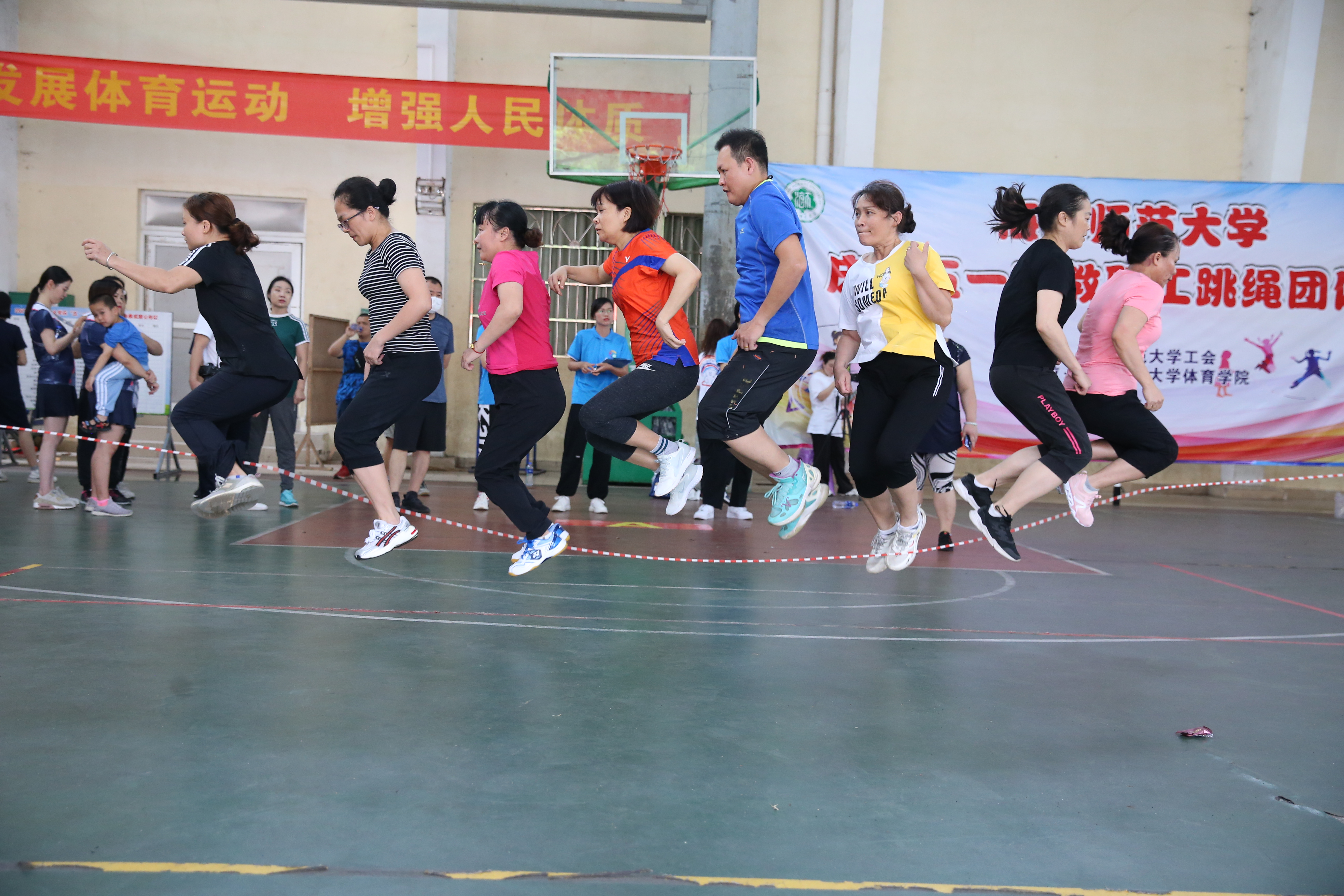 我运动 我健康 我快乐――我校举行教职工跳绳团体赛